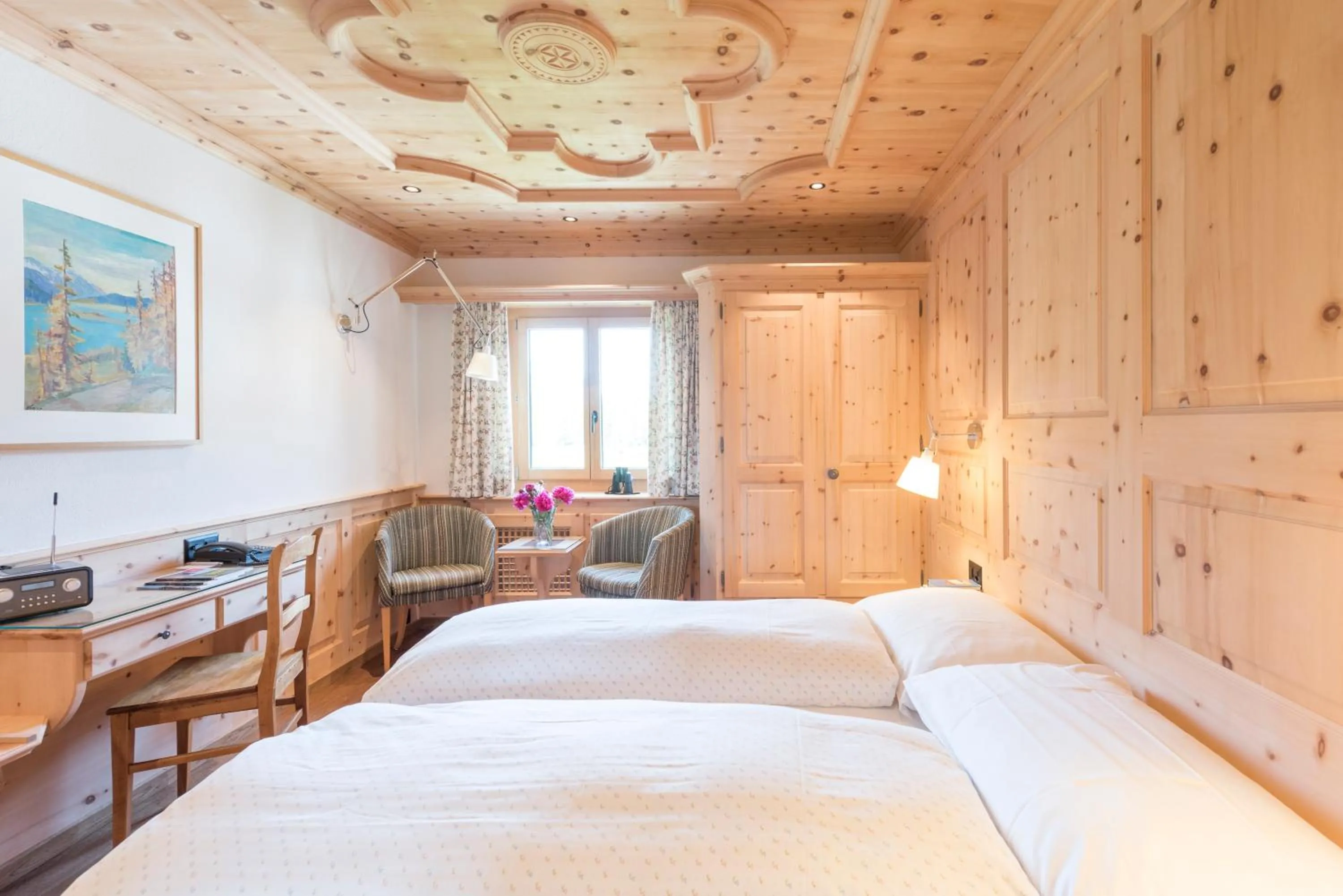 Photo of the whole room, Bed in Hotel Chesa Randolina