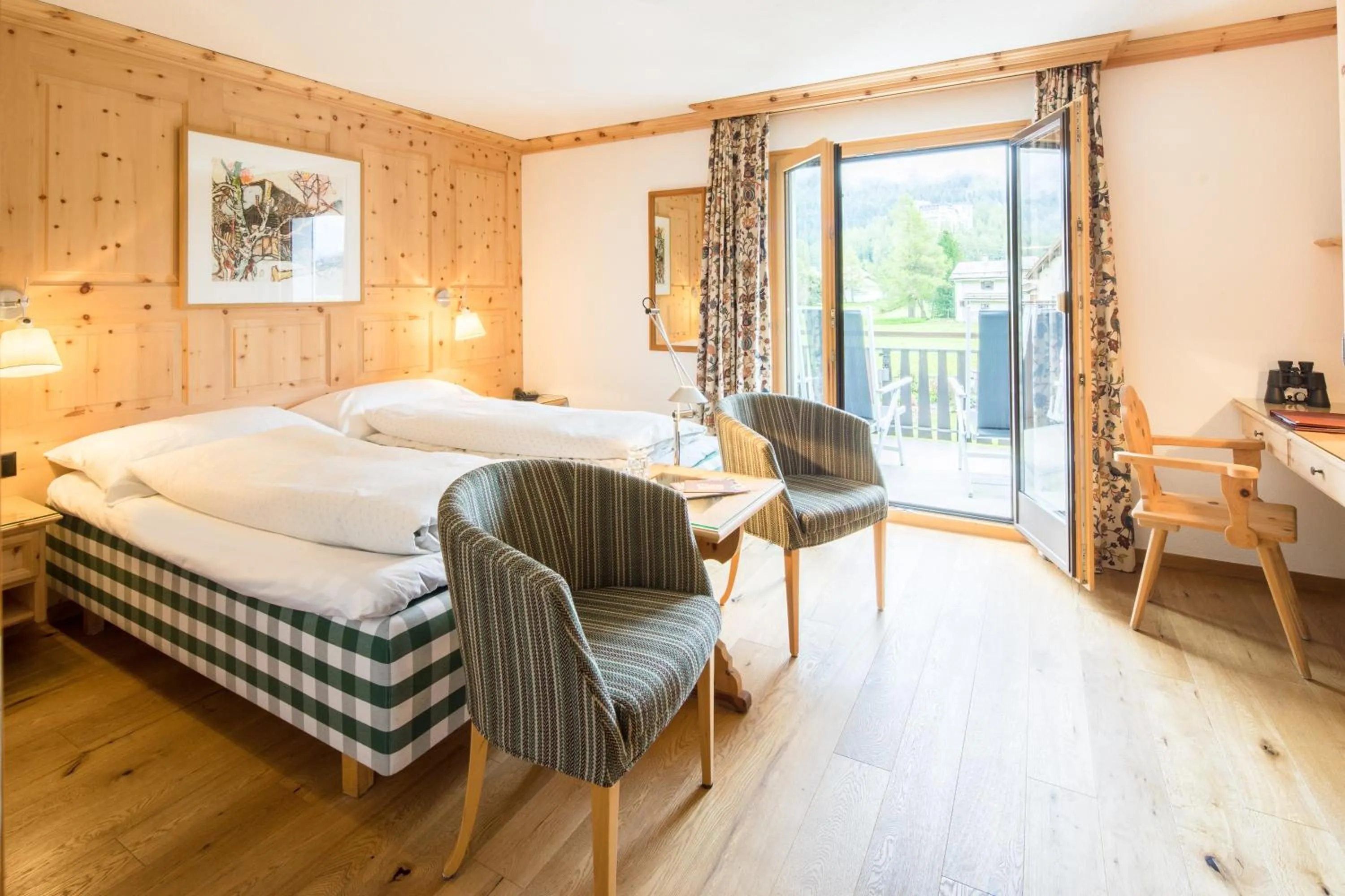 Photo of the whole room, Bed in Hotel Chesa Randolina