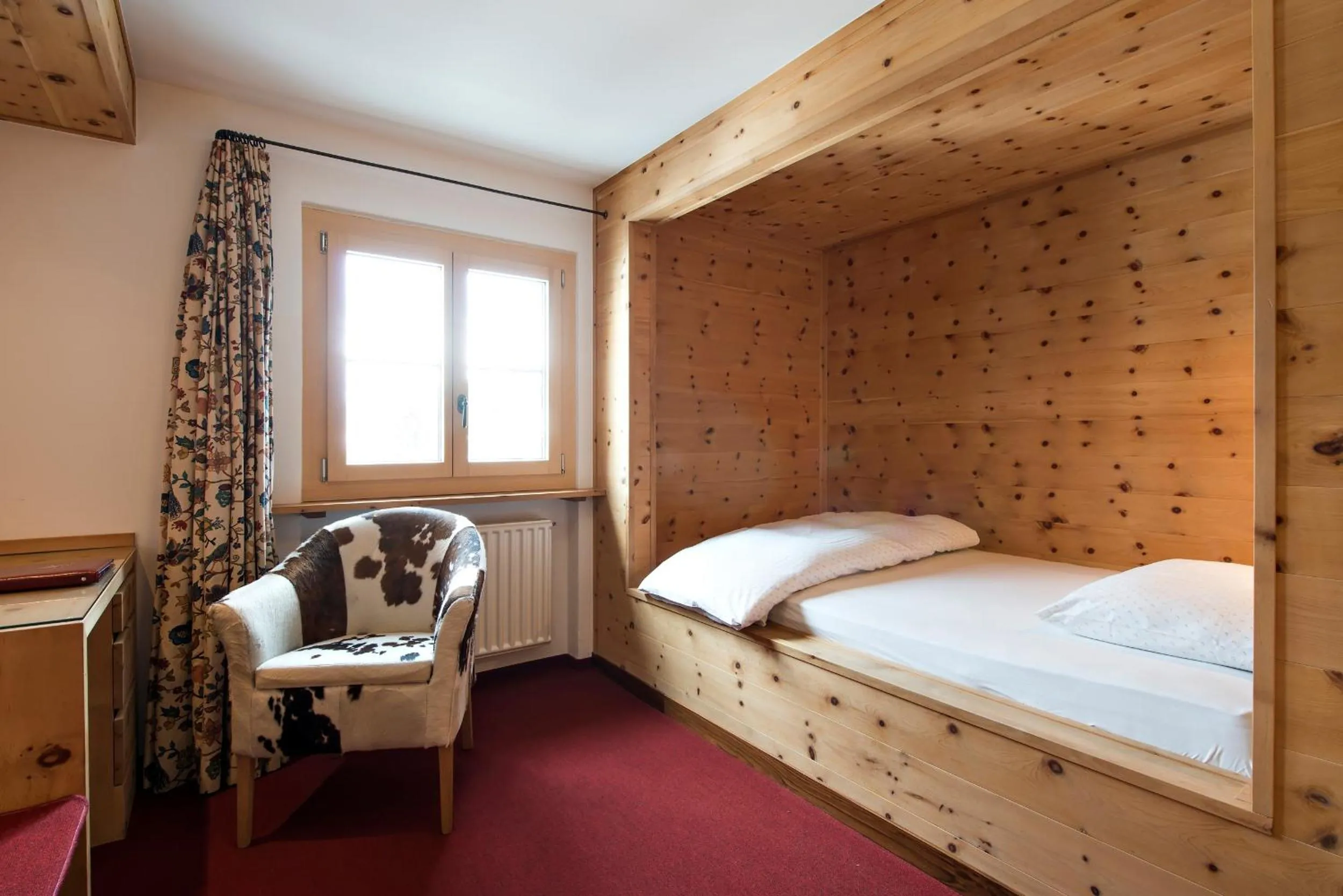 Bed in Hotel Chesa Randolina