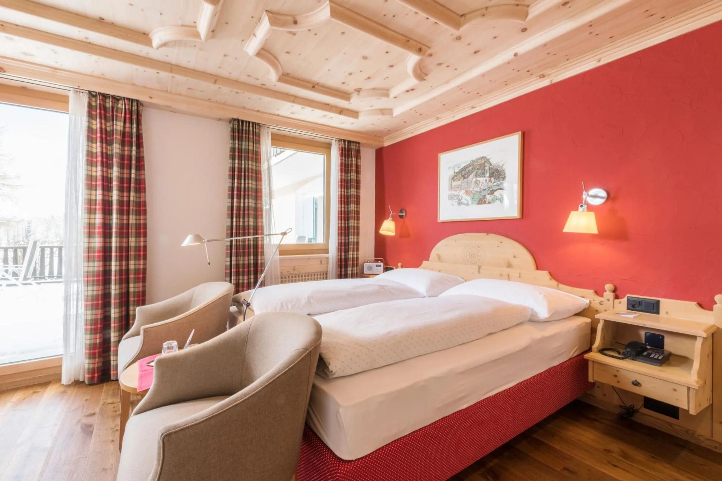 Photo of the whole room, Bed in Hotel Chesa Randolina
