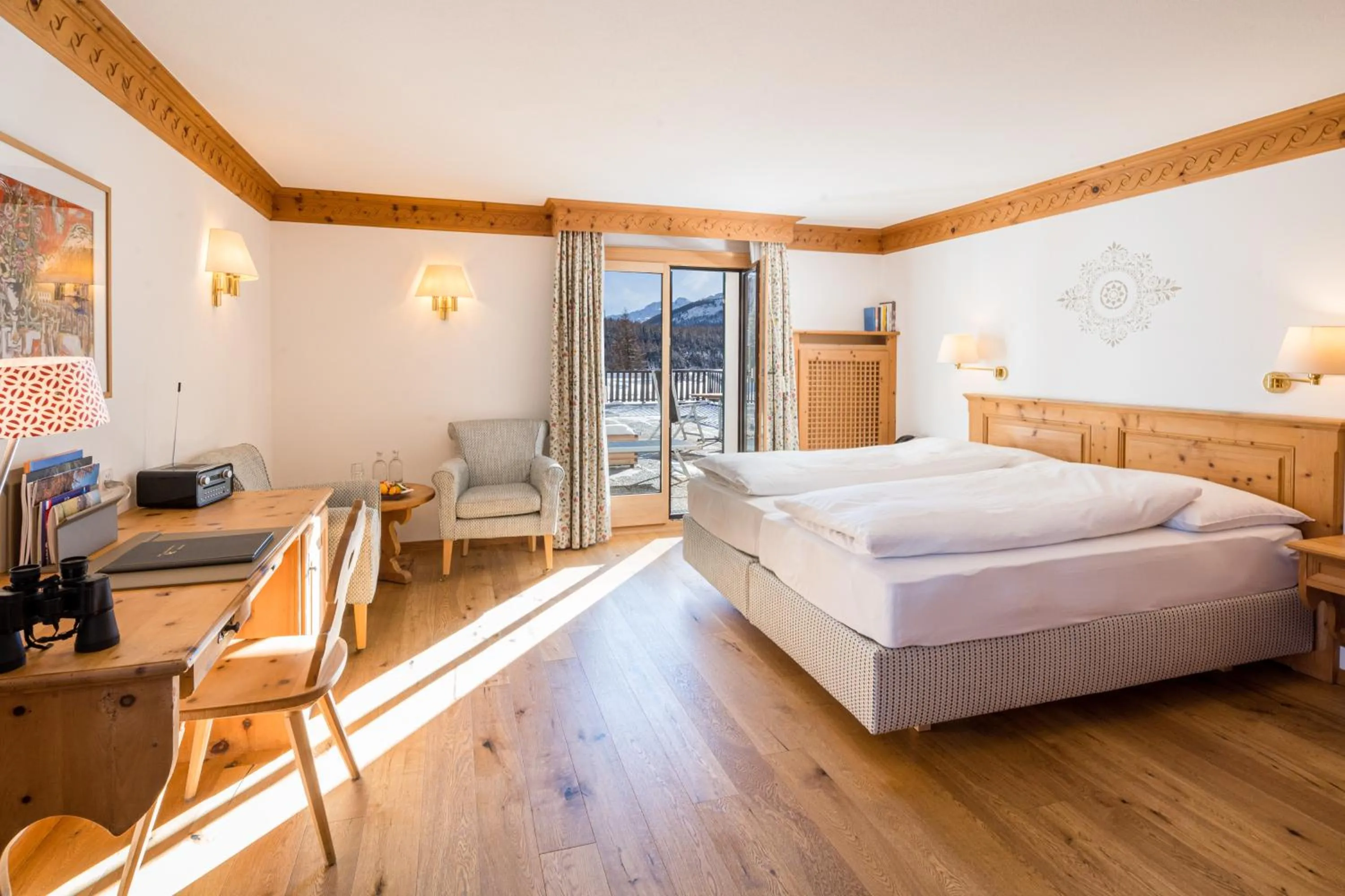 Photo of the whole room, Bed in Hotel Chesa Randolina