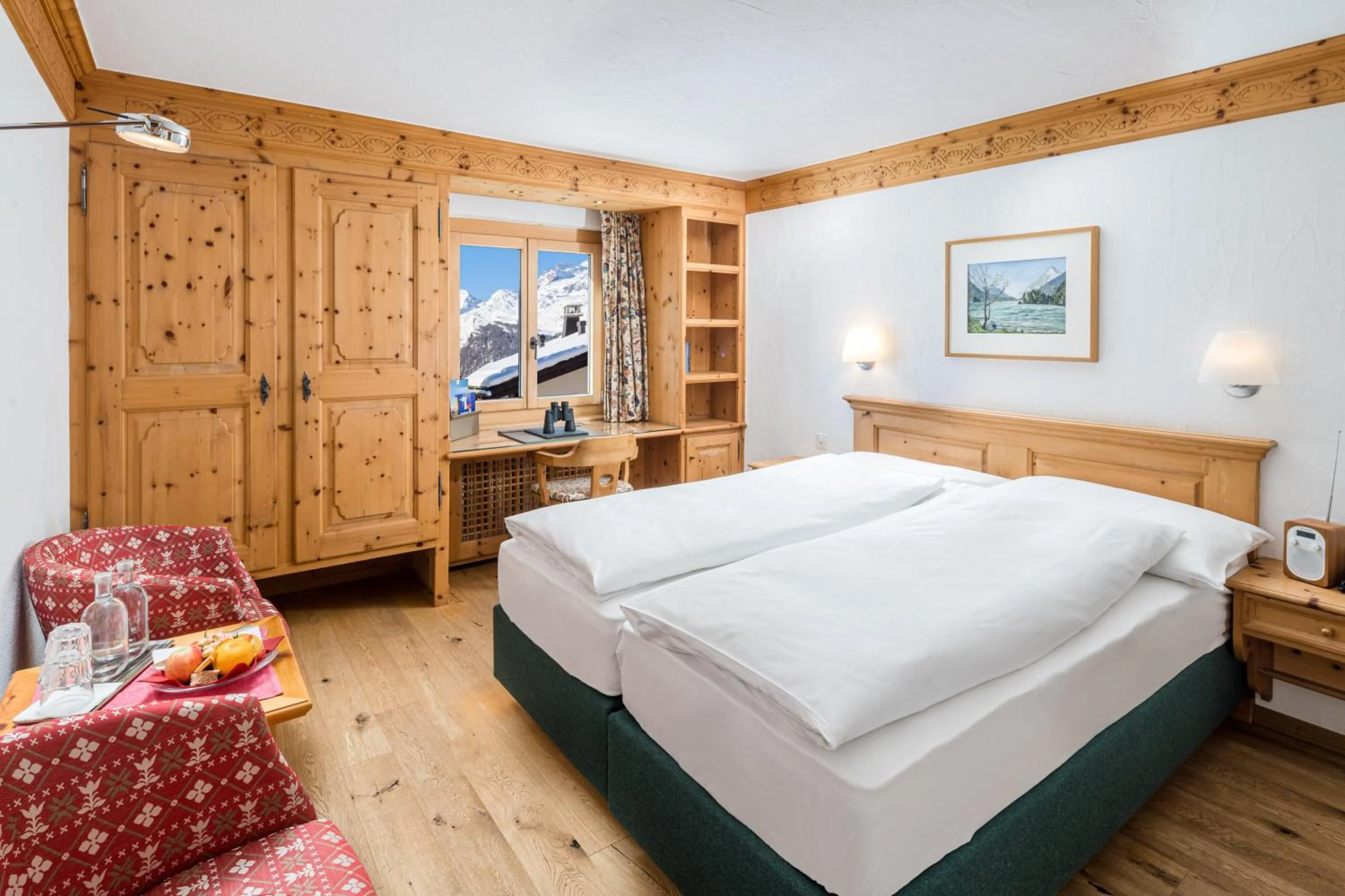 Photo of the whole room, Bed in Hotel Chesa Randolina