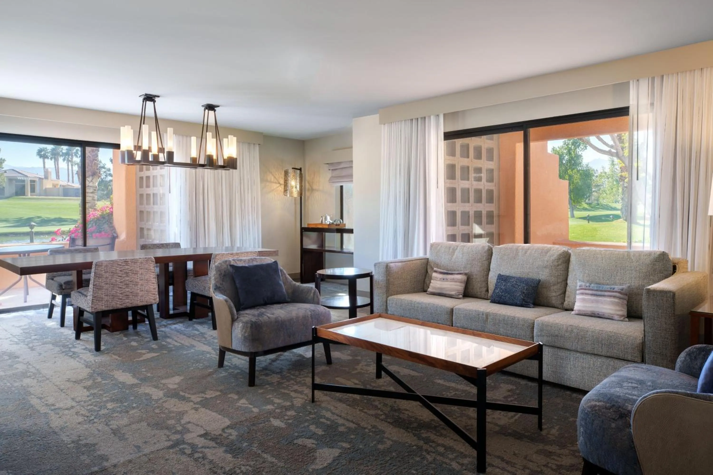 Living room in The Westin Rancho Mirage Golf Resort & Spa