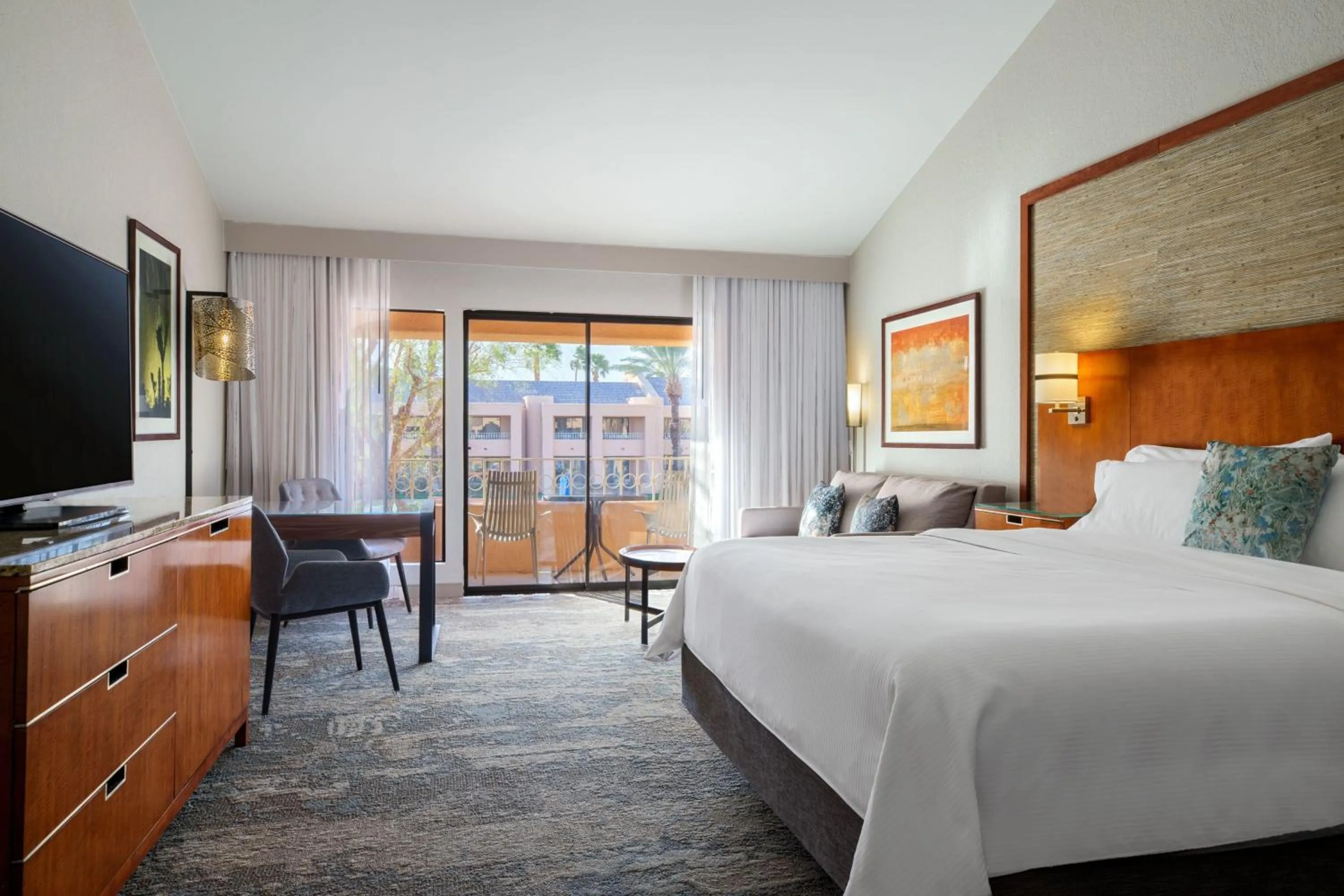 Swimming pool, Bed in The Westin Rancho Mirage Golf Resort & Spa
