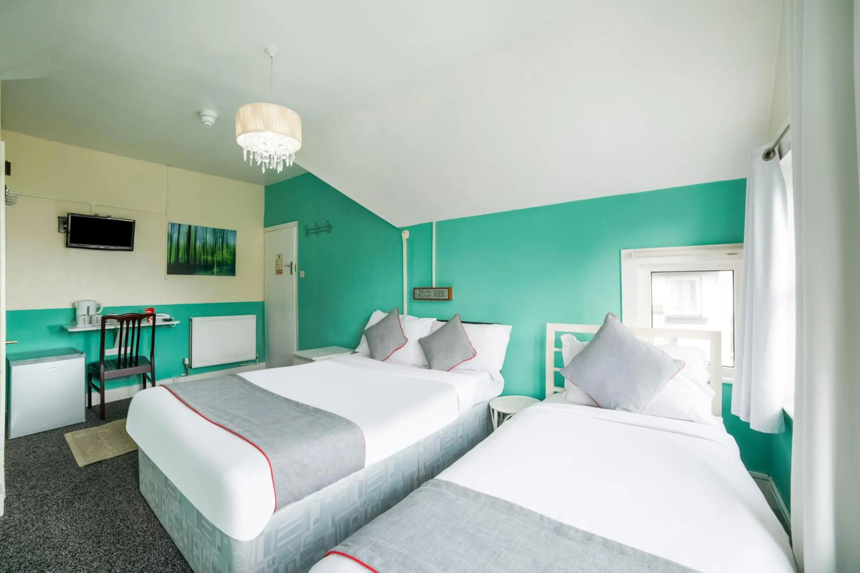 Bedroom, Bed in Devine Beach Hotel, Westcliff Southend-On-Sea
