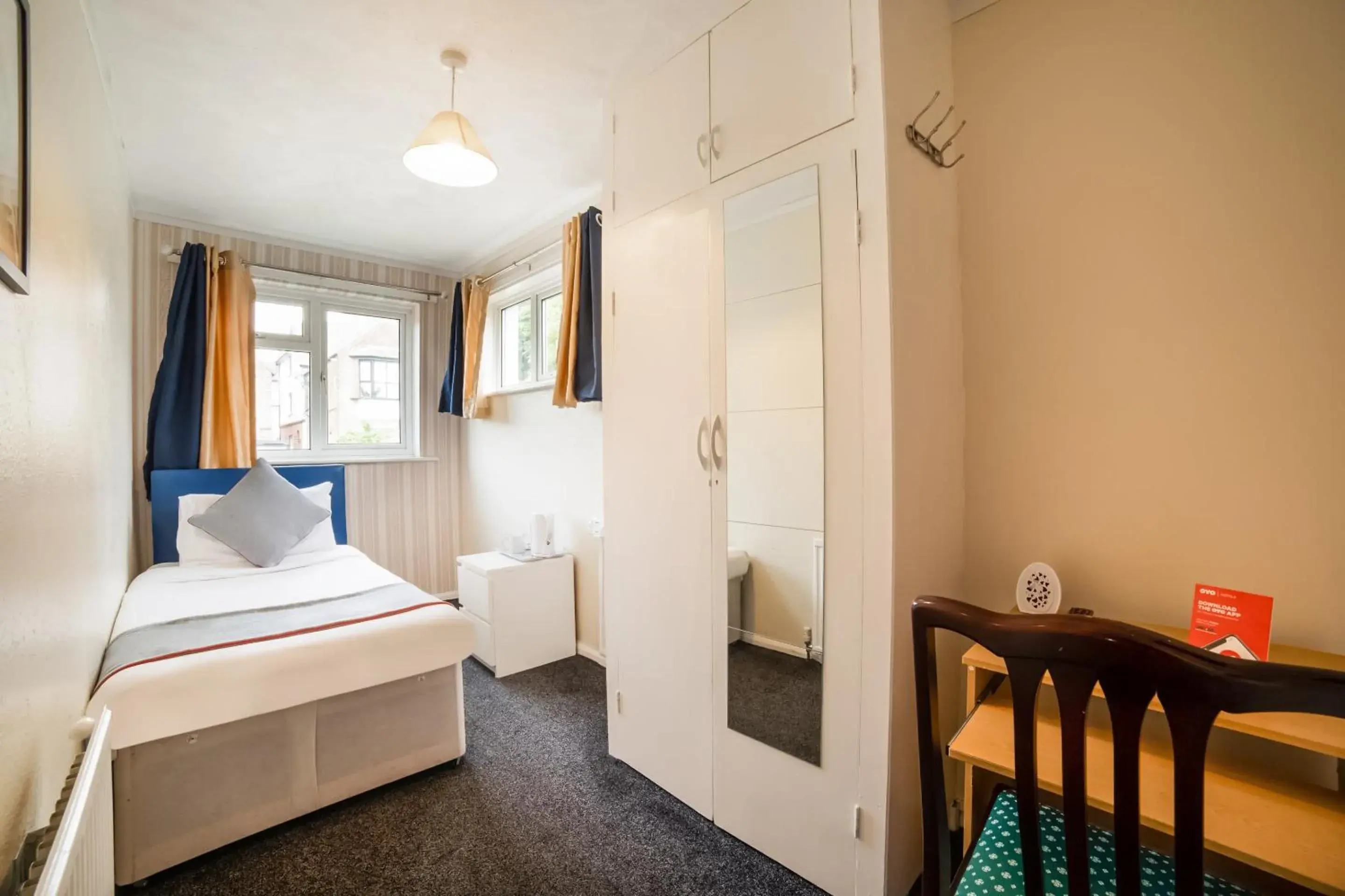 Bedroom, Bed in Devine Beach Hotel, Westcliff Southend-On-Sea Bedroom, Bed in Devine Beach Hotel, Westcliff Southend-On-Sea