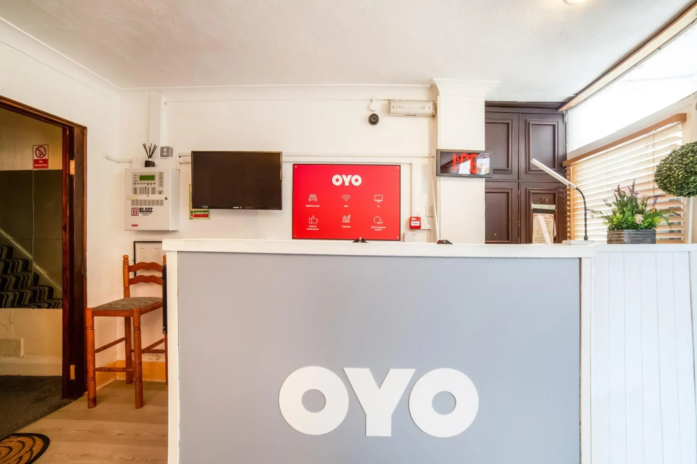 Lobby or reception in Devine Beach Hotel, Westcliff Southend-On-Sea Lobby or reception in Devine Beach Hotel, Westcliff Southend-On-Sea