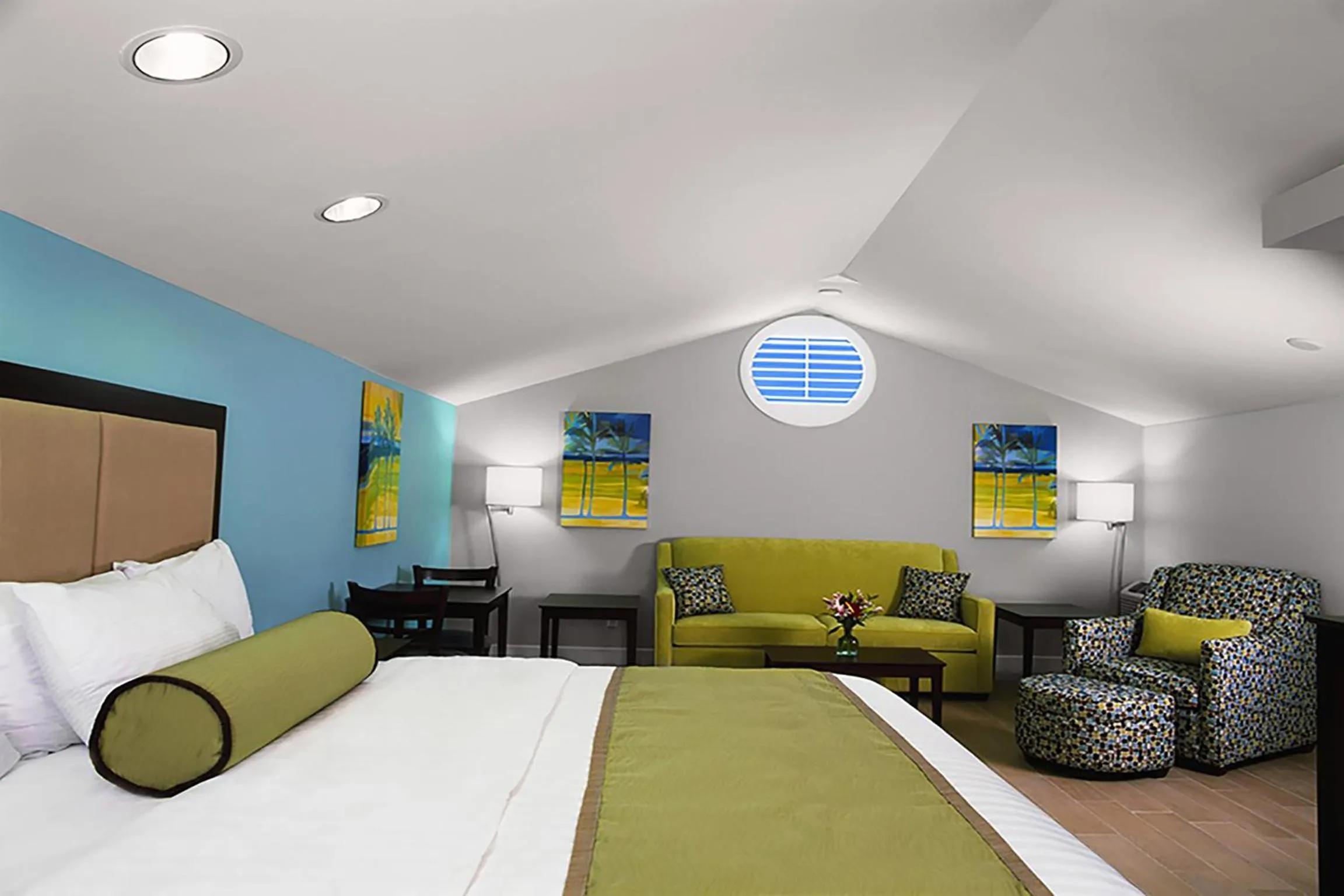 Bed in Silver Palms Inn