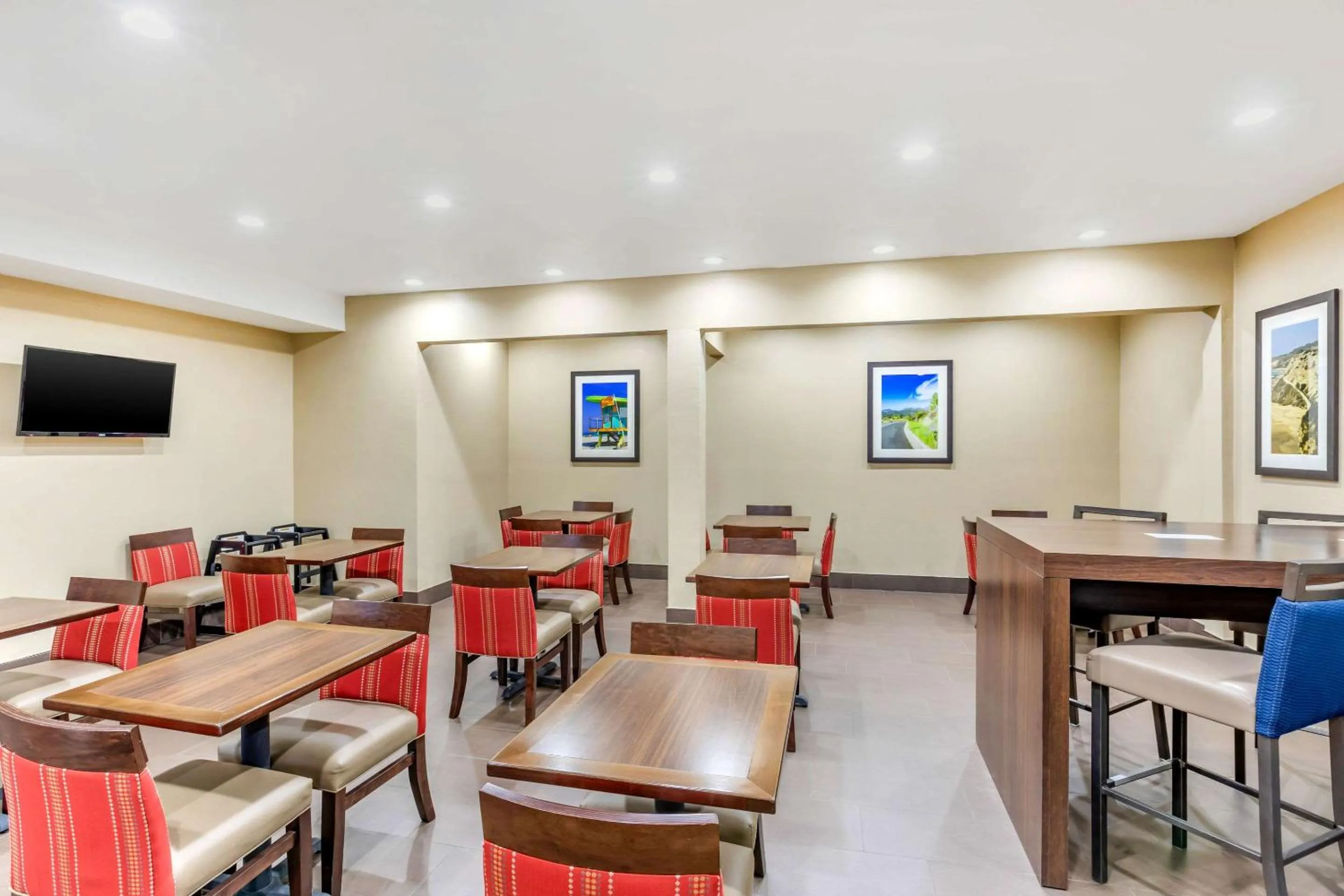 Restaurant/places to eat in Comfort Inn & Suites Orange County John Wayne Airport