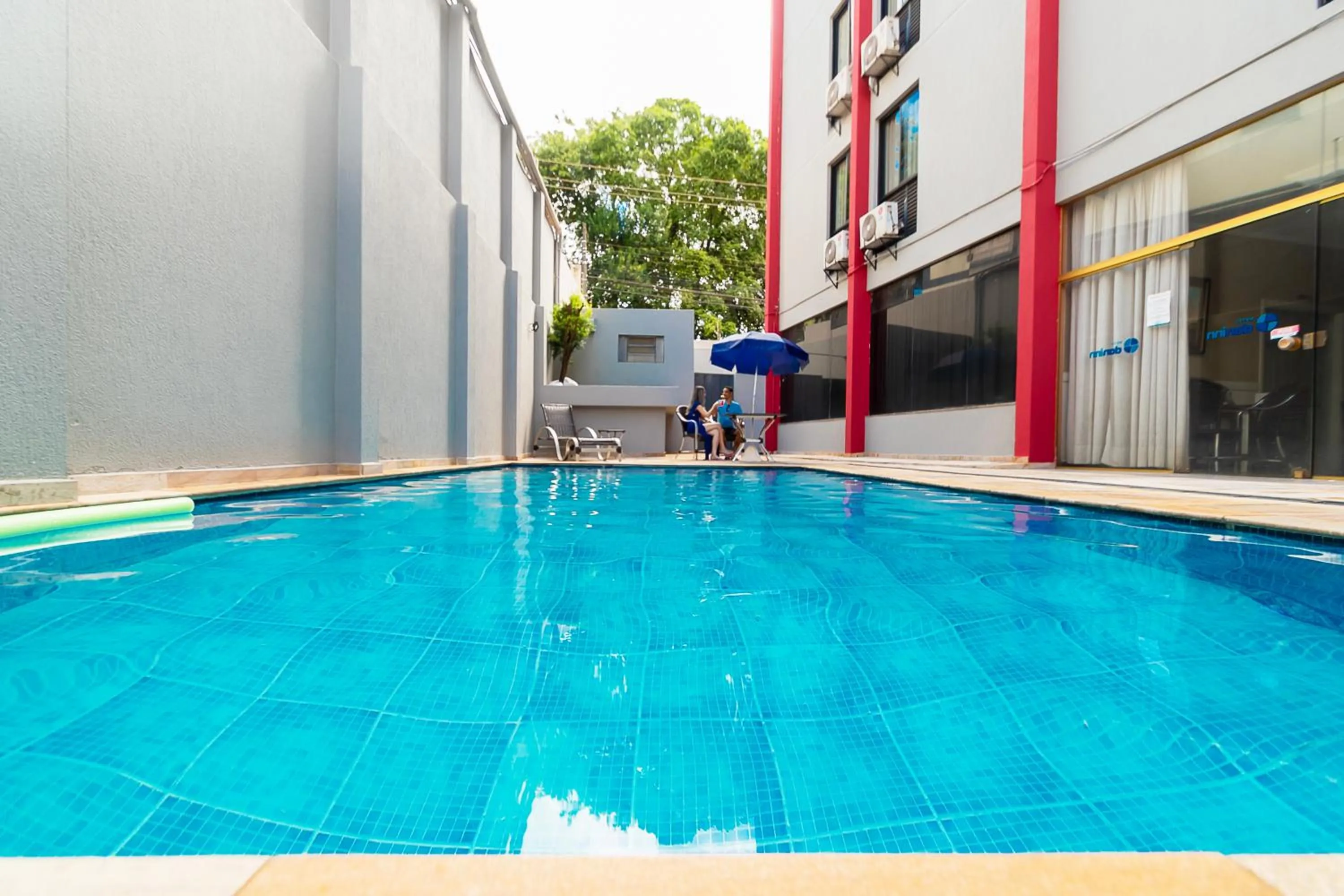 Swimming pool in Hotel Dan Inn Araraquara by Nacional Inn