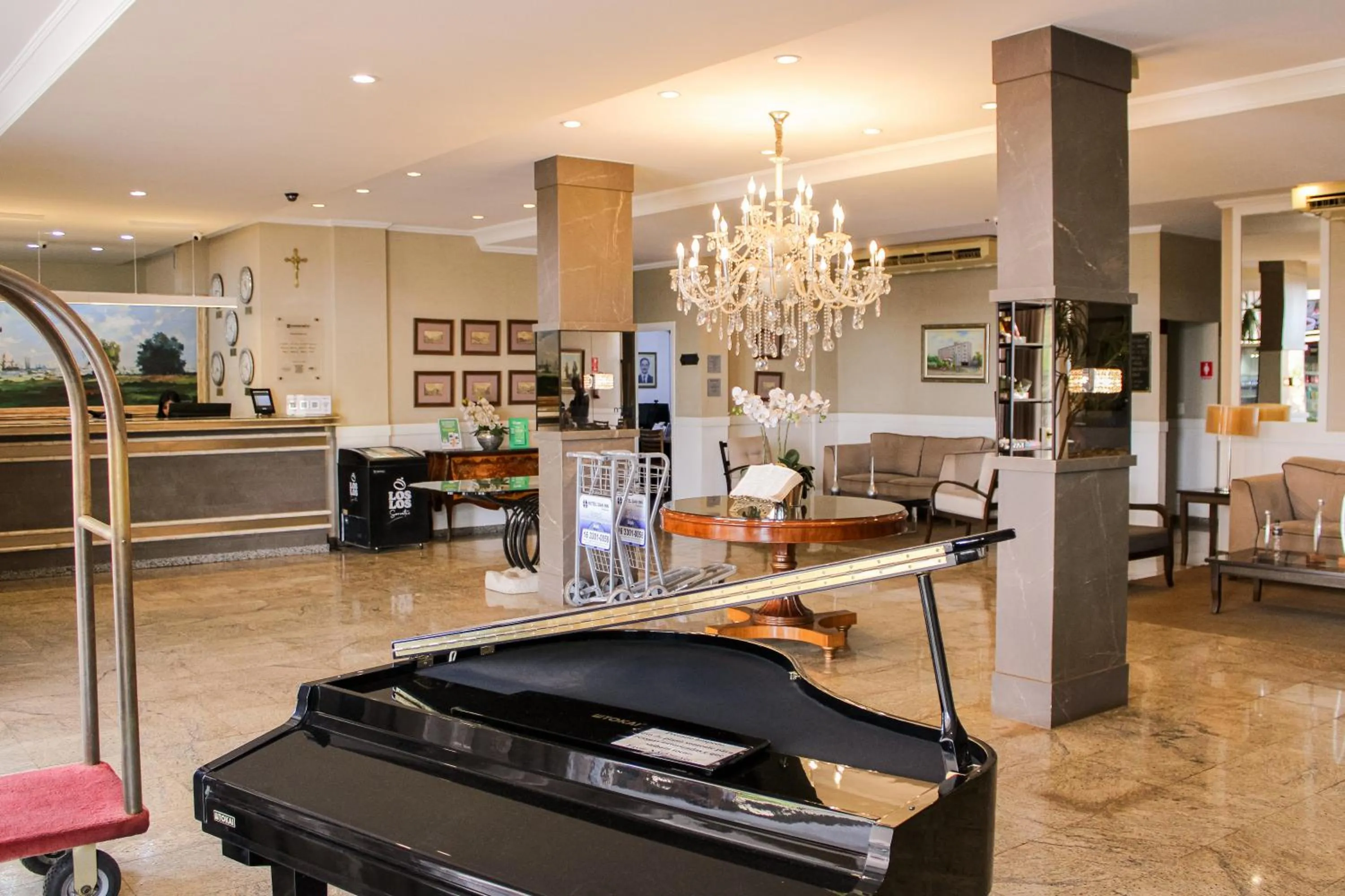 Lobby or reception in Hotel Dan Inn Araraquara by Nacional Inn