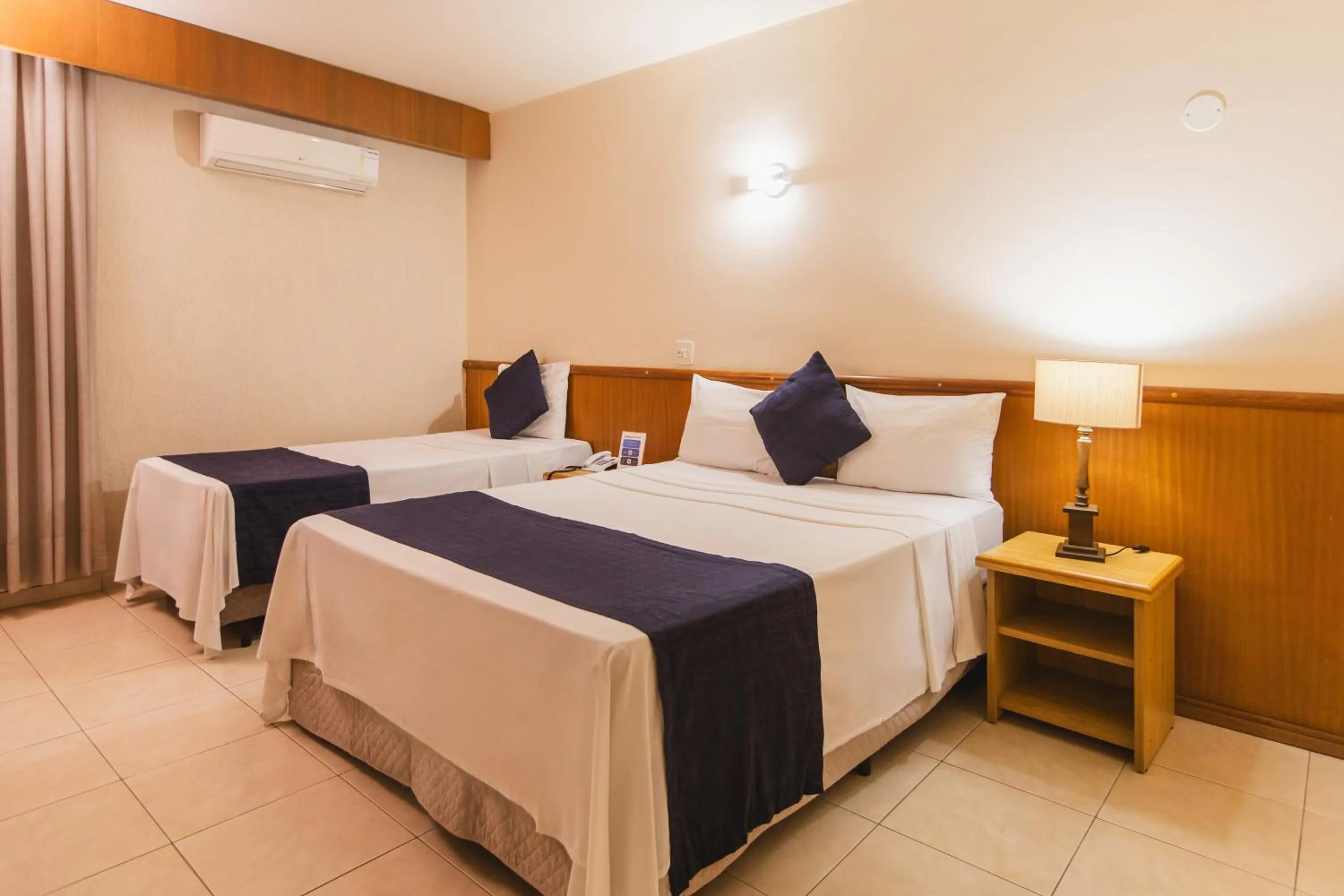 Photo of the whole room, Bed in Hotel Dan Inn Araraquara by Nacional Inn