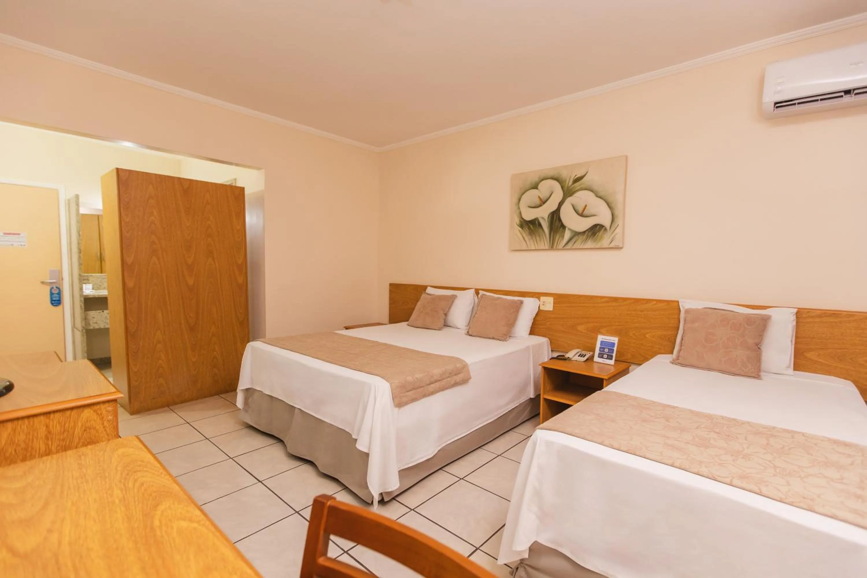 Photo of the whole room, Bed in Hotel Dan Inn Araraquara by Nacional Inn