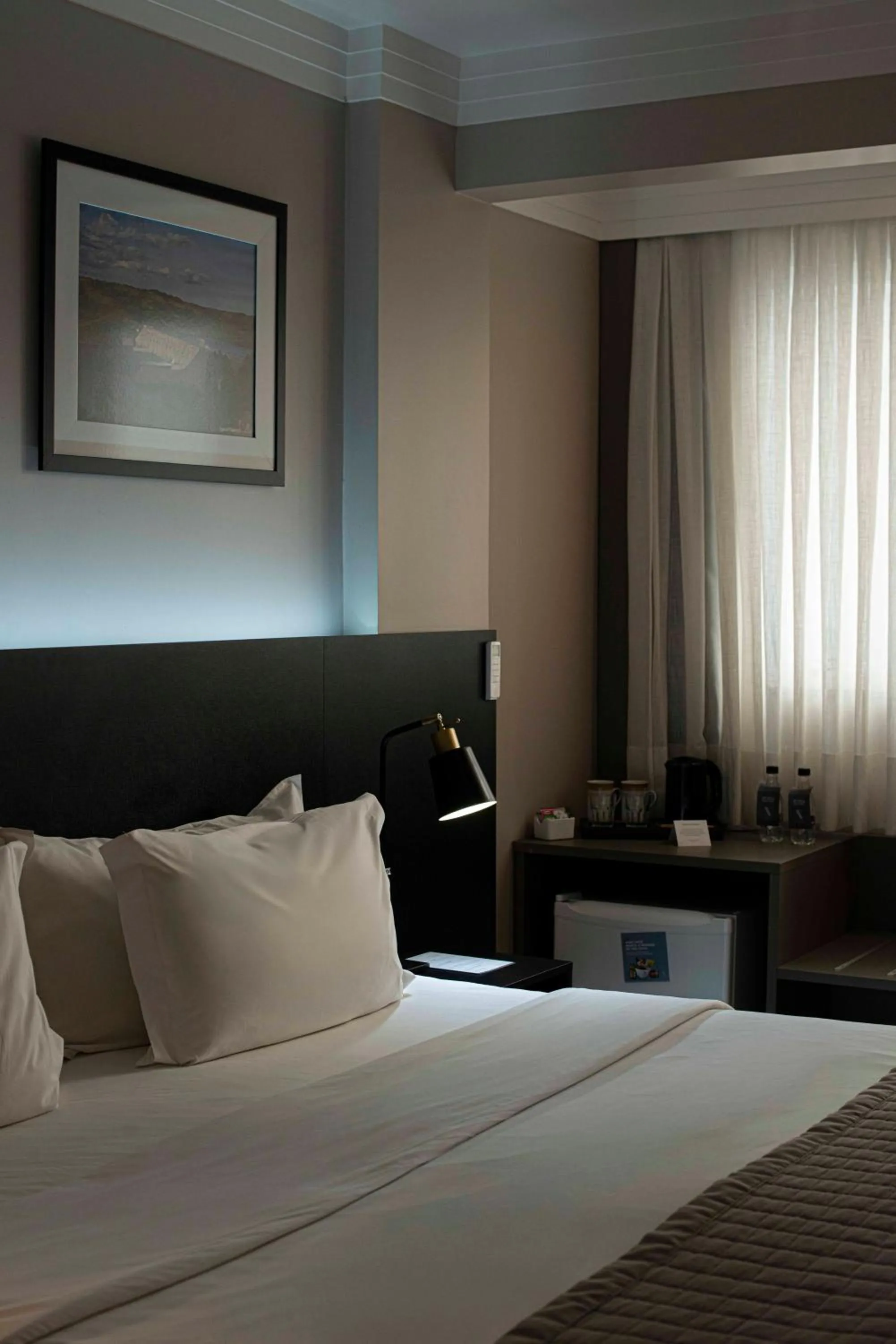 Bedroom, Bed in Santa Inn Hotel