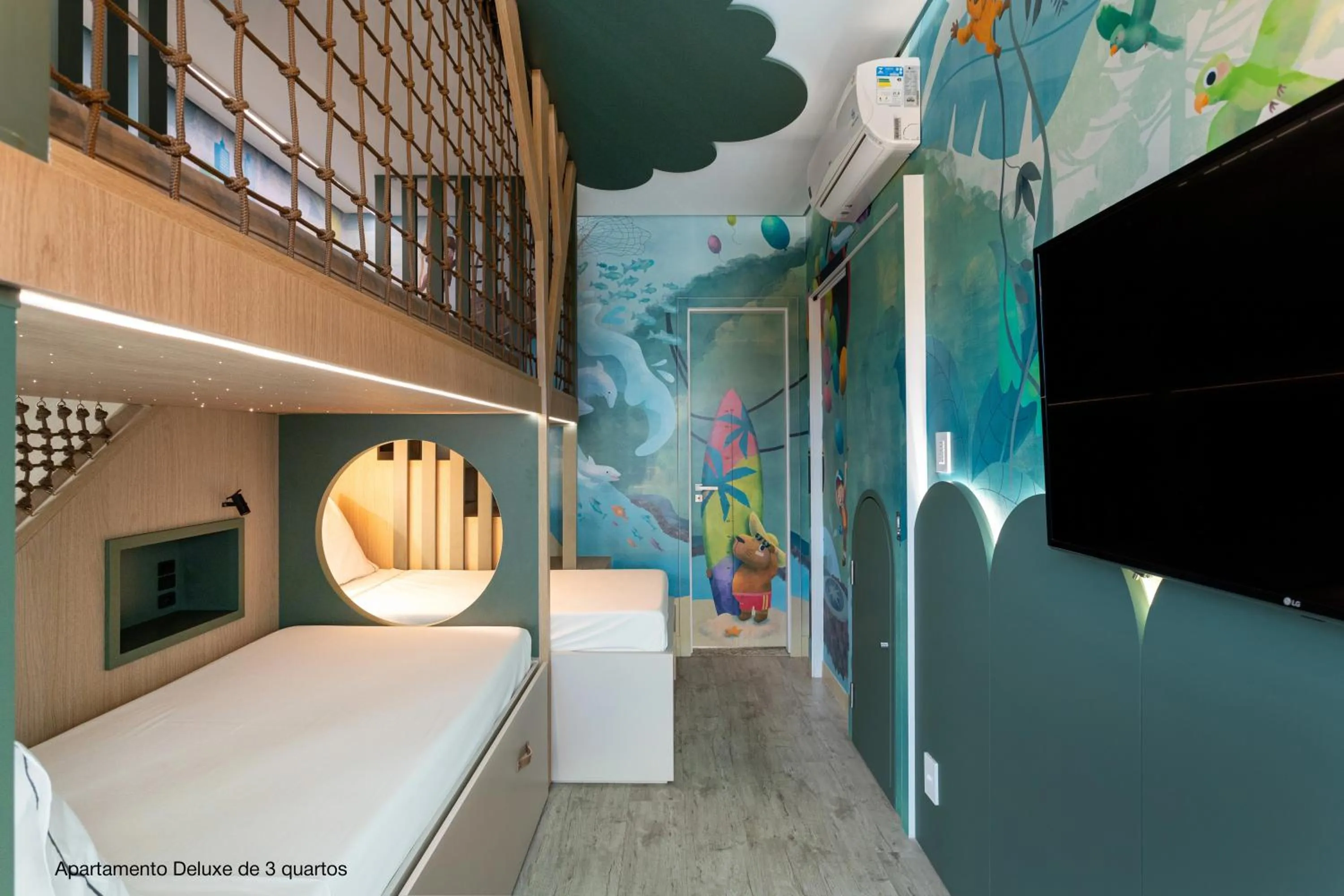 Bedroom, Bed in Santa Inn Hotel