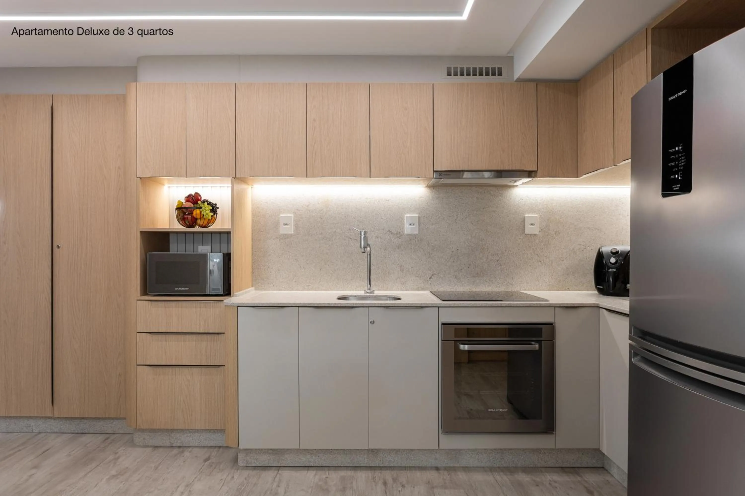 kitchen in Santa Inn Hotel