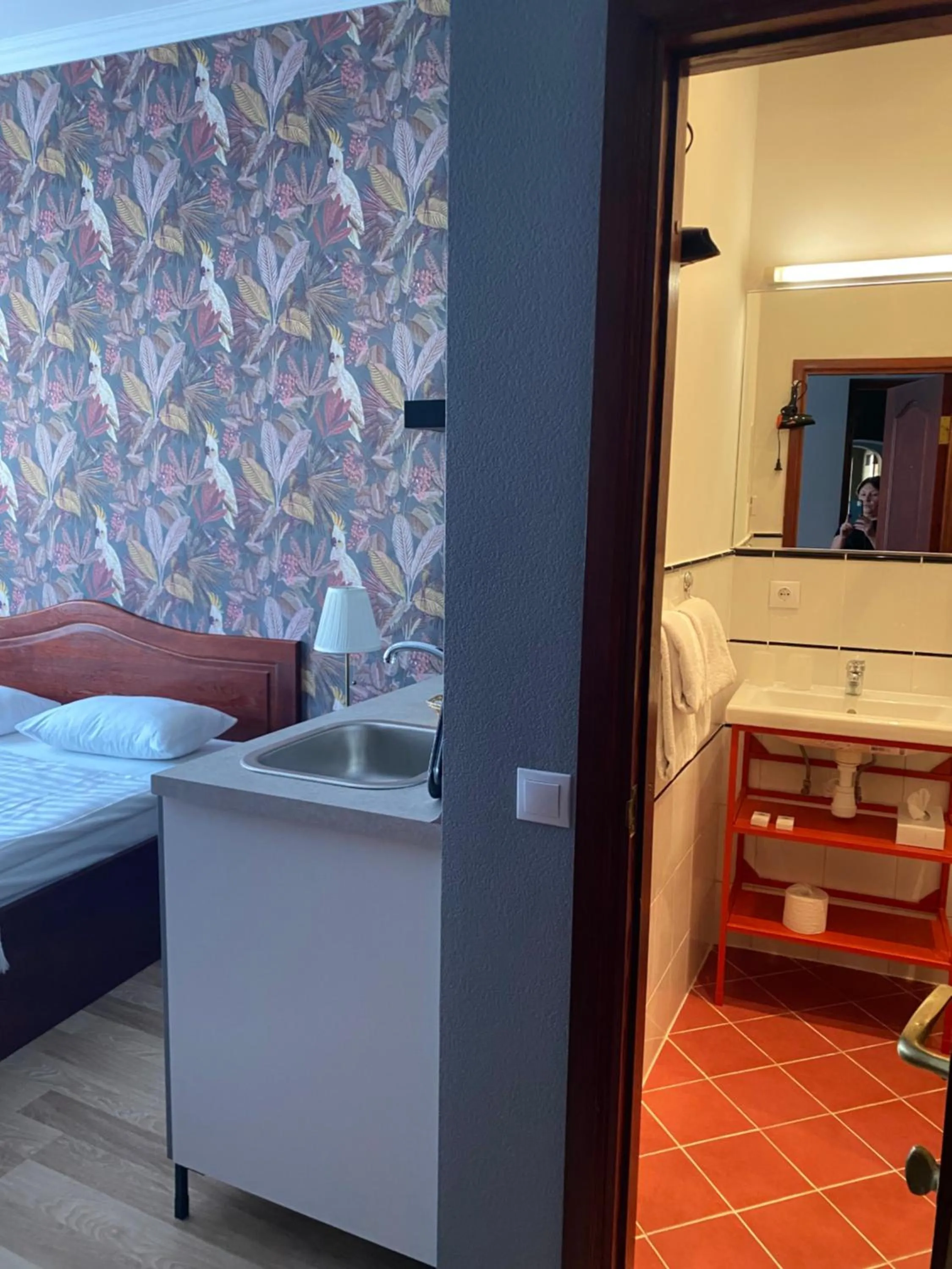 Shower, Bed in Hotel Kert FREE PARKING