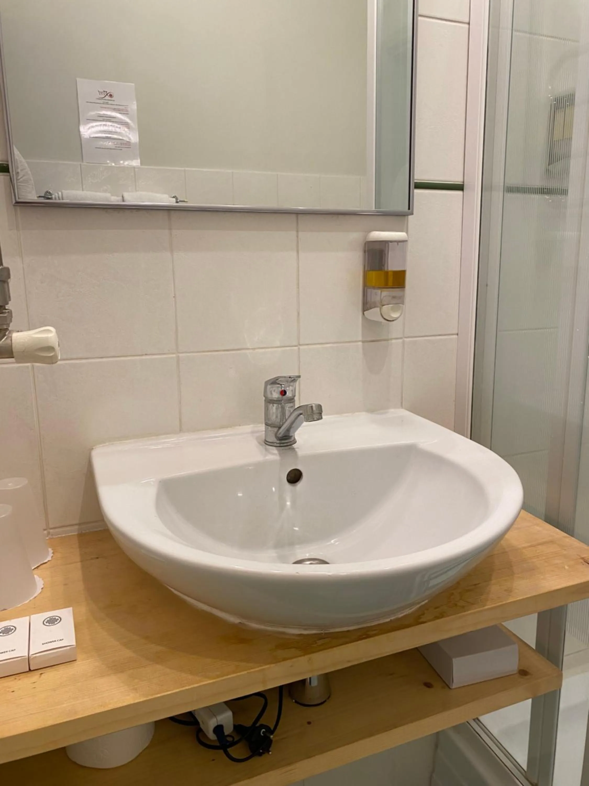 Bathroom in Hotel Kert FREE PARKING