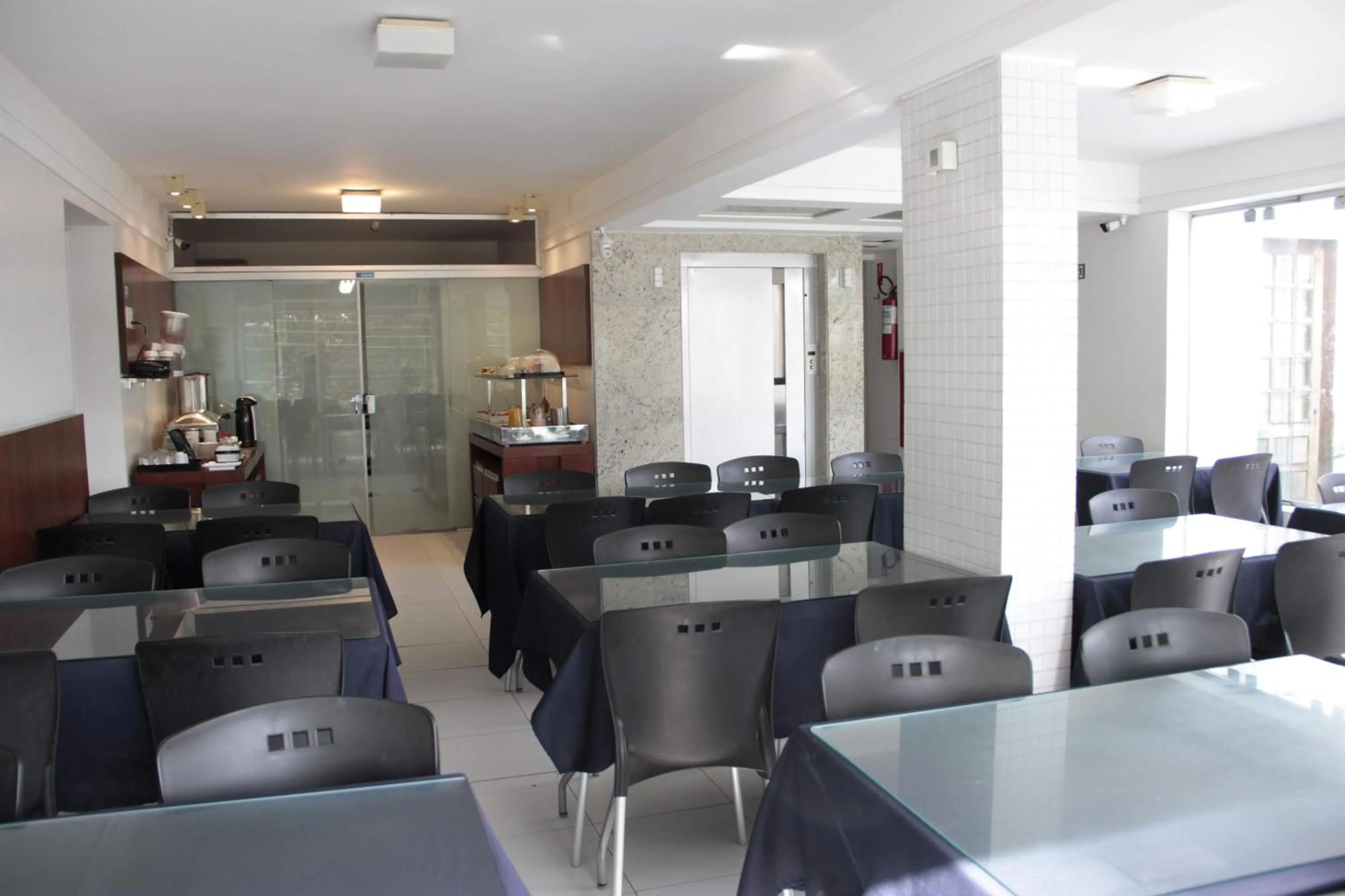 Restaurant/places to eat in Lagoa Park Hotel