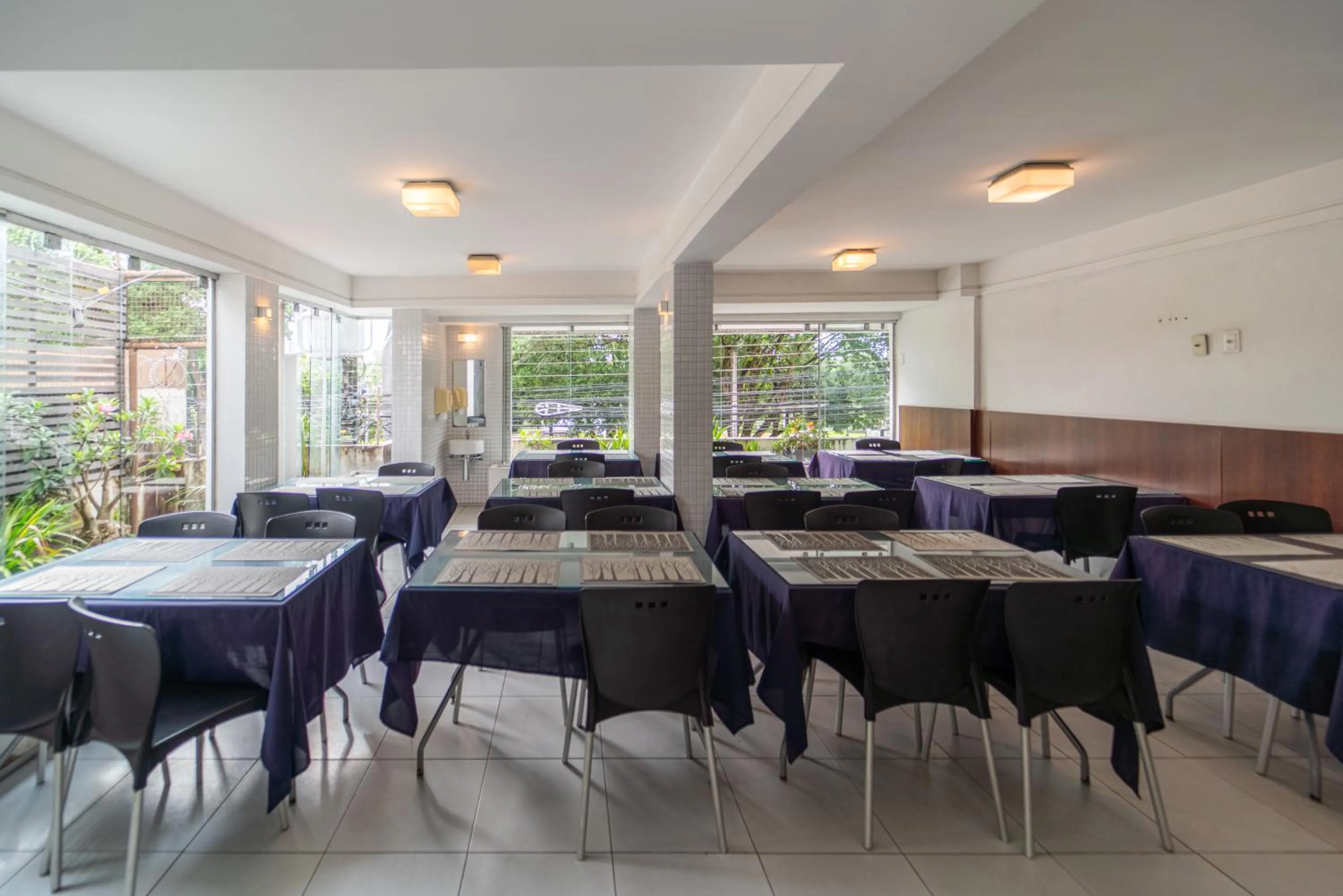 Restaurant/places to eat in Lagoa Park Hotel