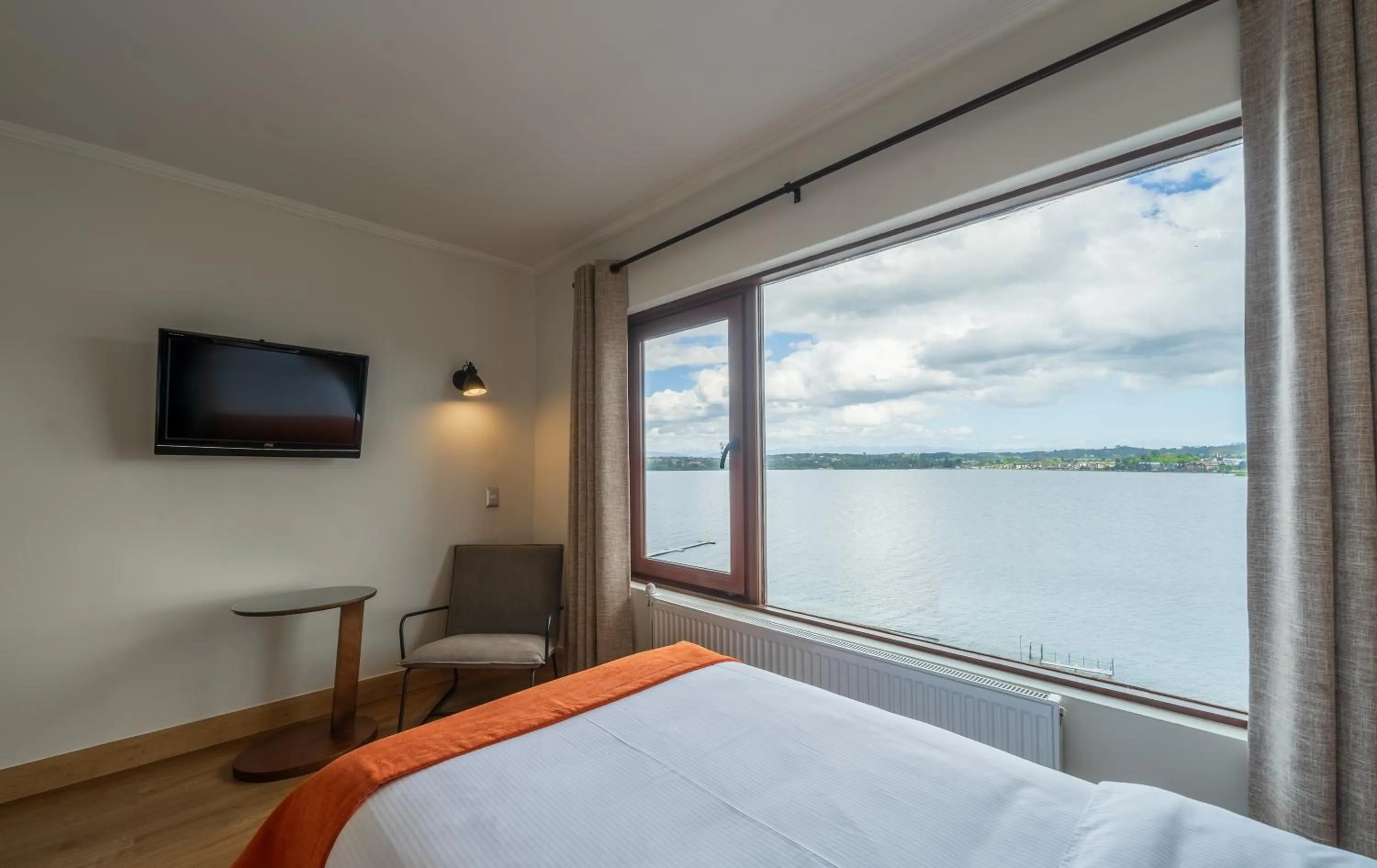 Bed in Hotel Cabaña Del Lago Puerto Varas