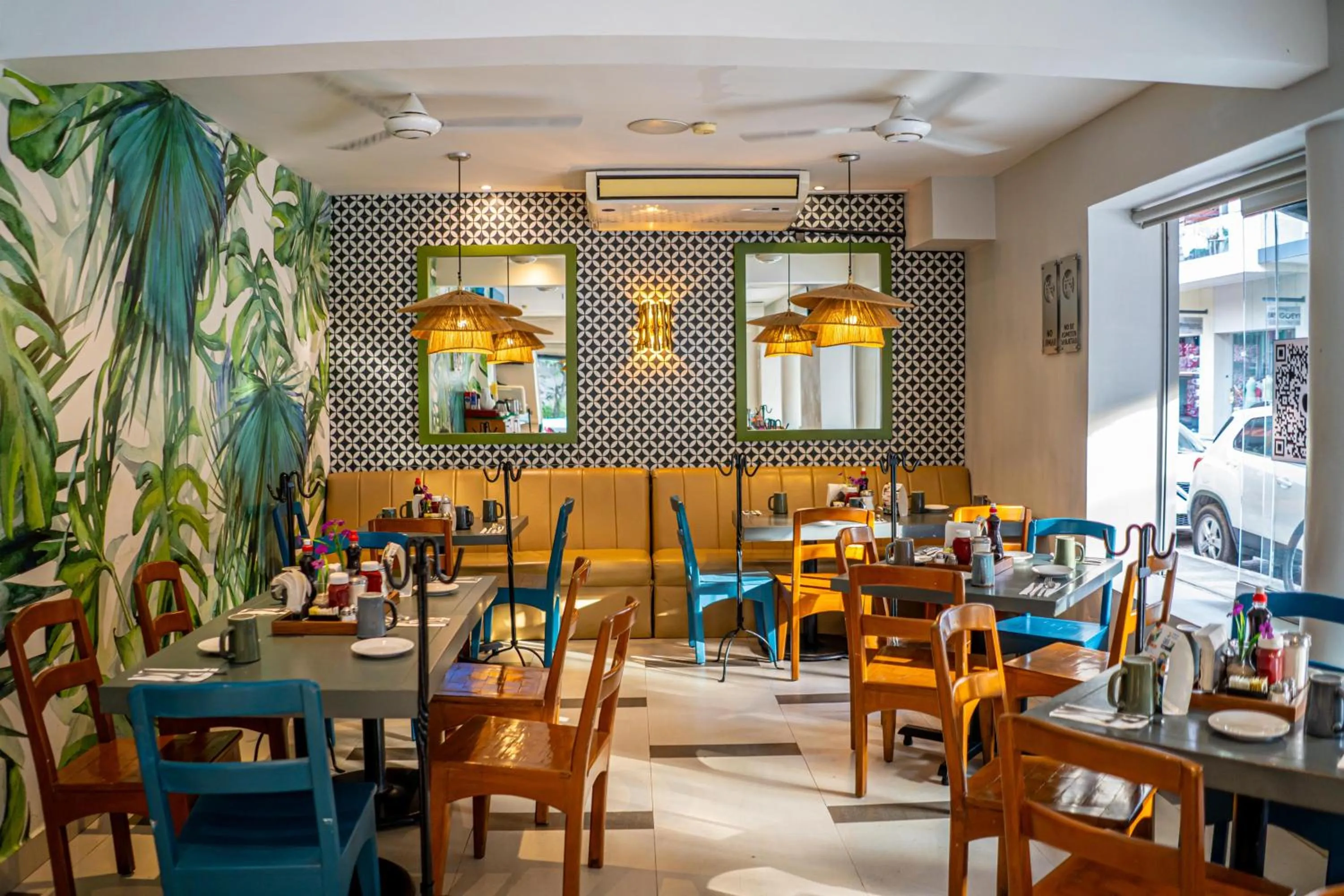 Restaurant/places to eat in Hotel Posada De Roger - Near Los Muertos Beach