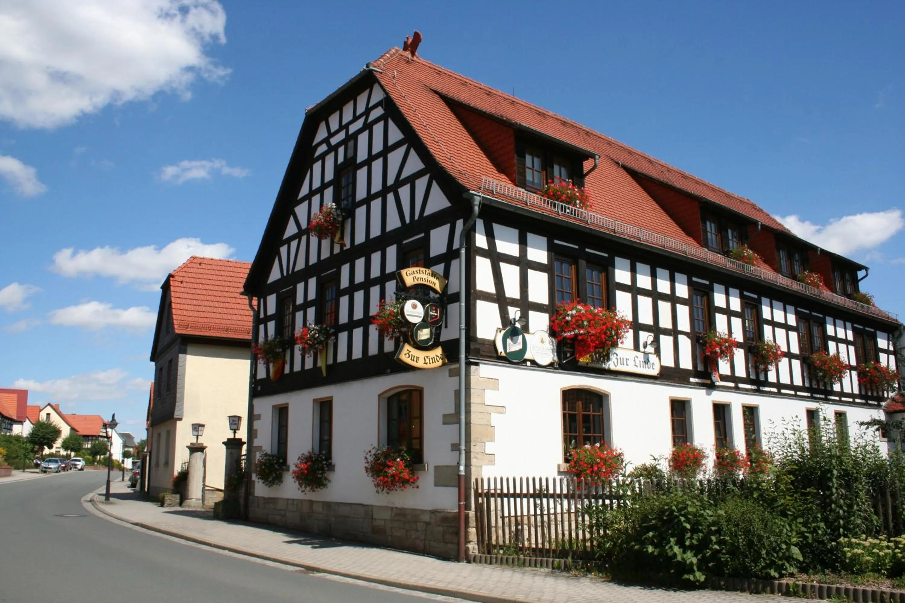 Property Building in Gasthaus & Hotel Zur Linde