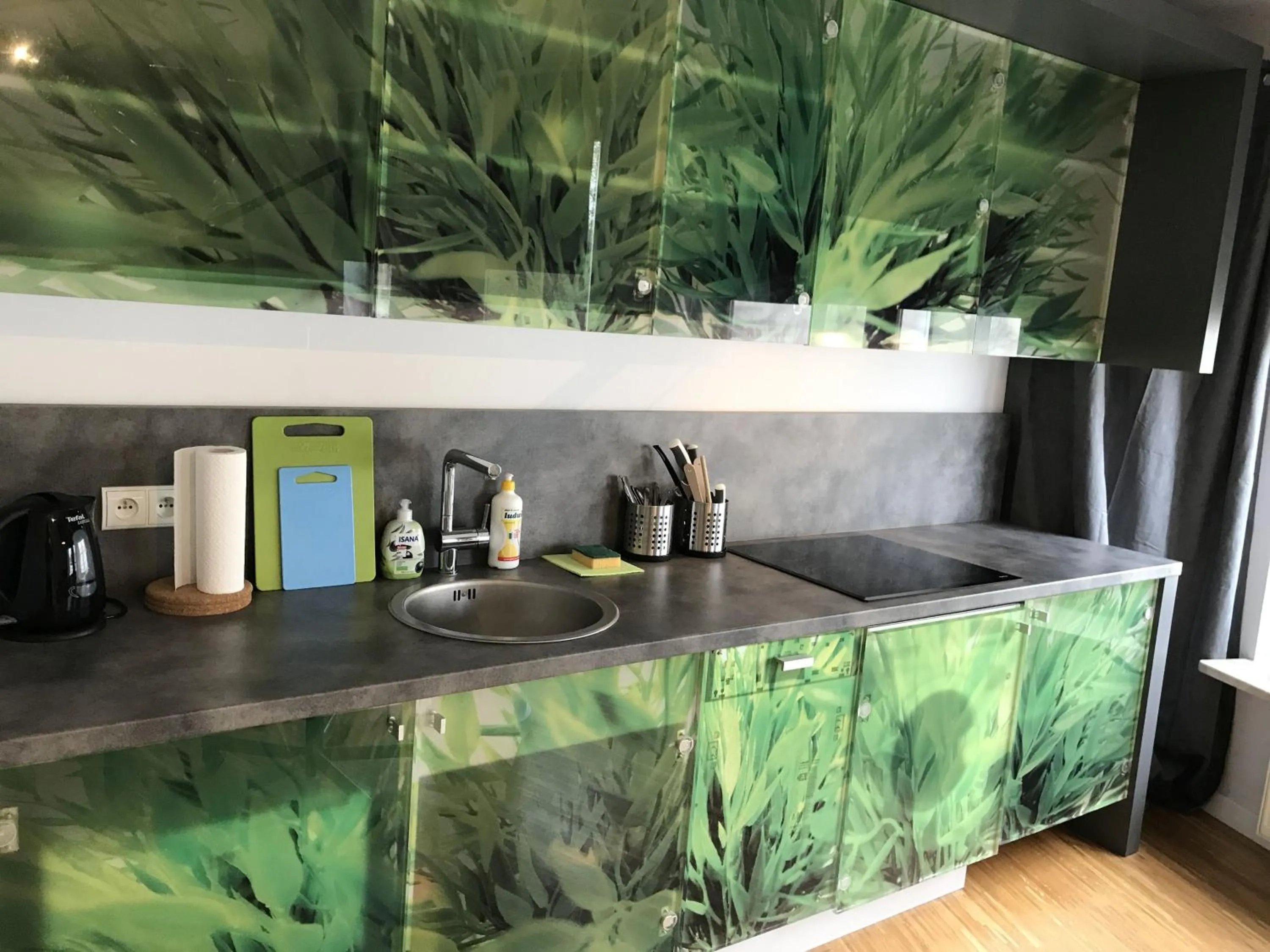 Kitchen or kitchenette in Szucha Apartments