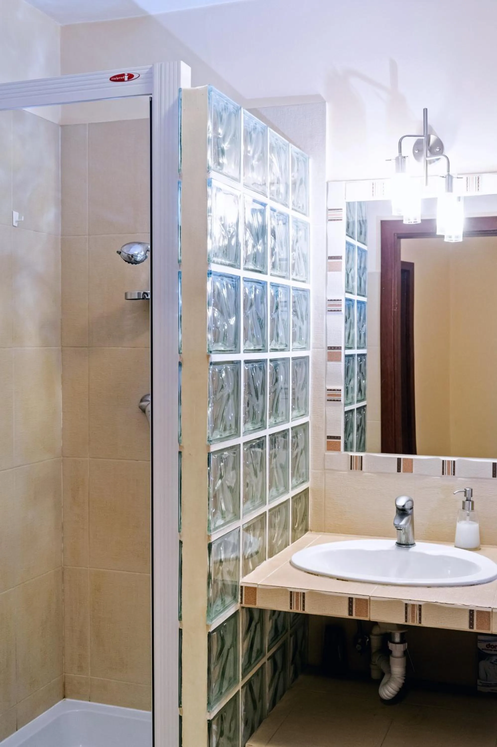 Bathroom in Szucha Apartments