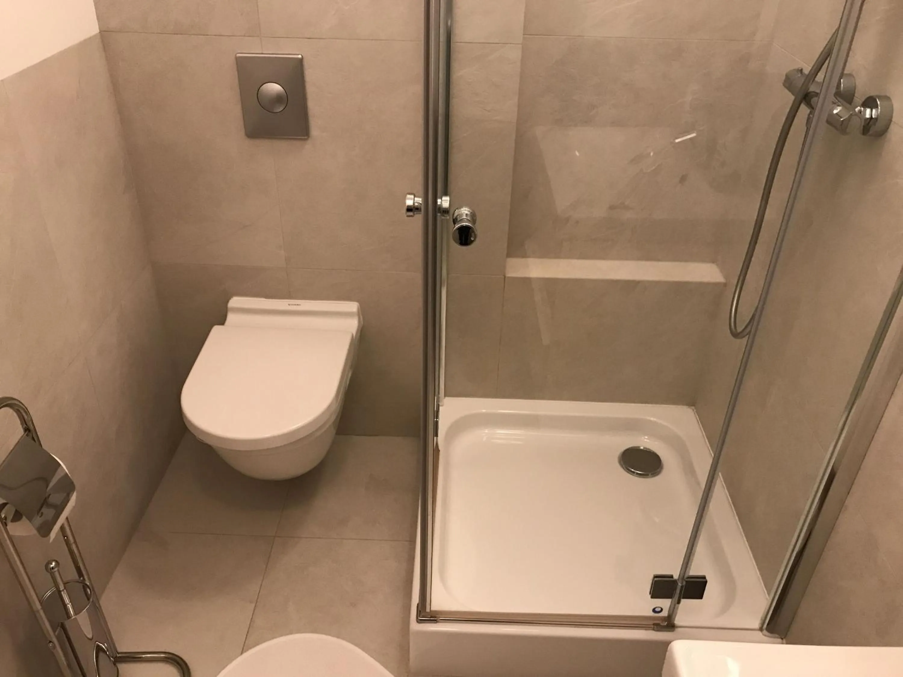 Shower in Szucha Apartments