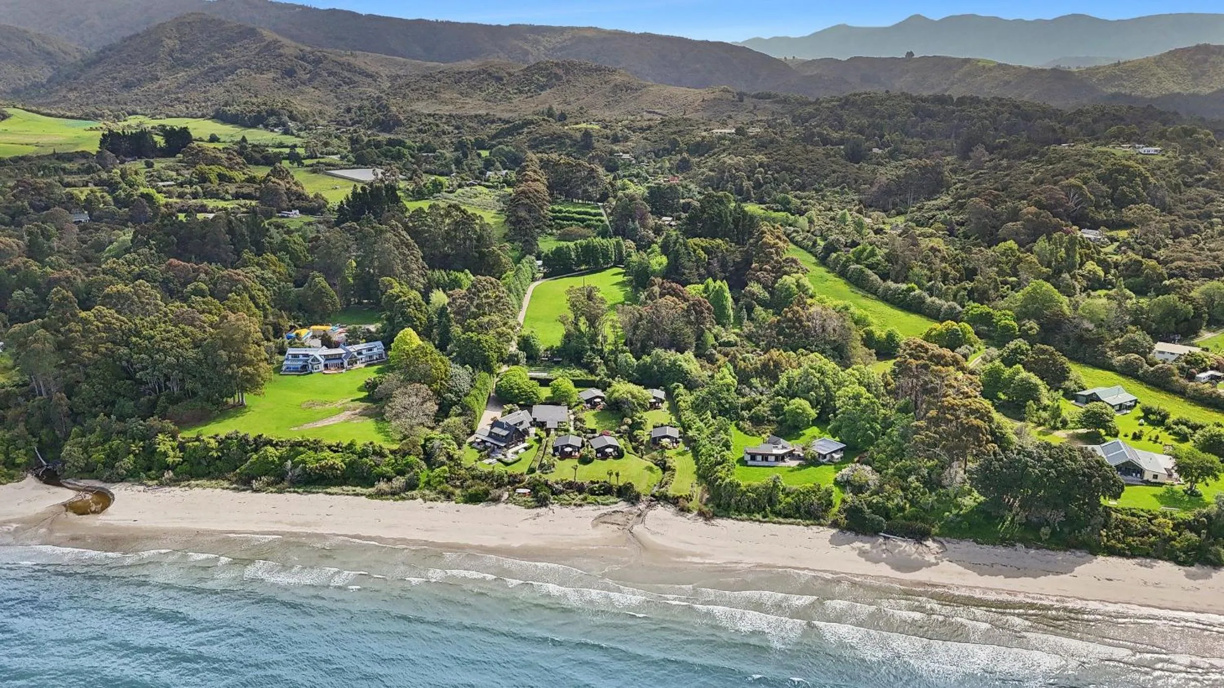 Adrift In Golden Bay- Absolute Beachfront Villas