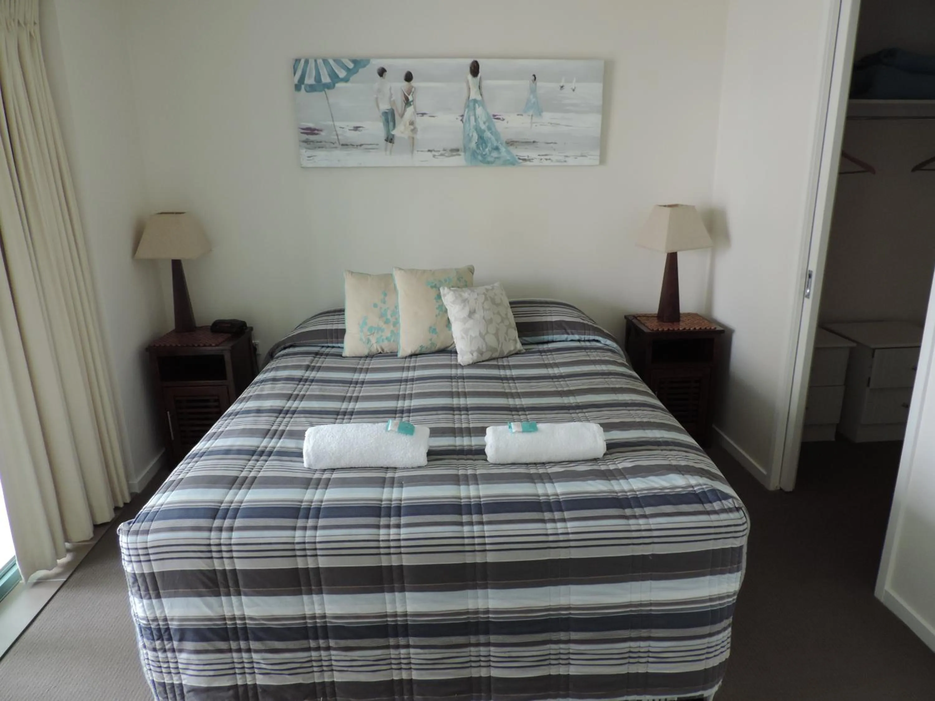Photo of the whole room, Bed in Emerald Sands Holiday Apartments