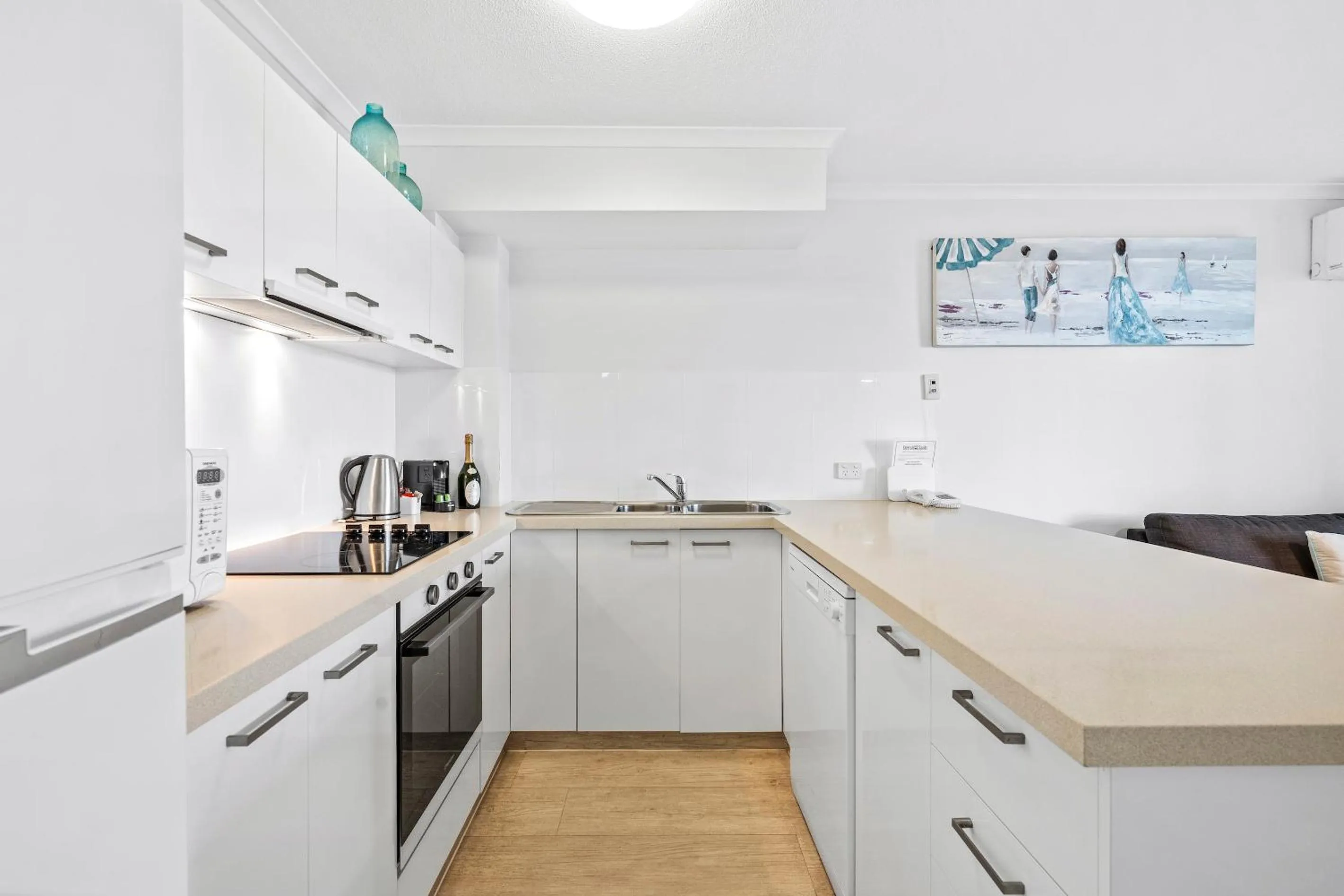 dishwasher in Emerald Sands Holiday Apartments