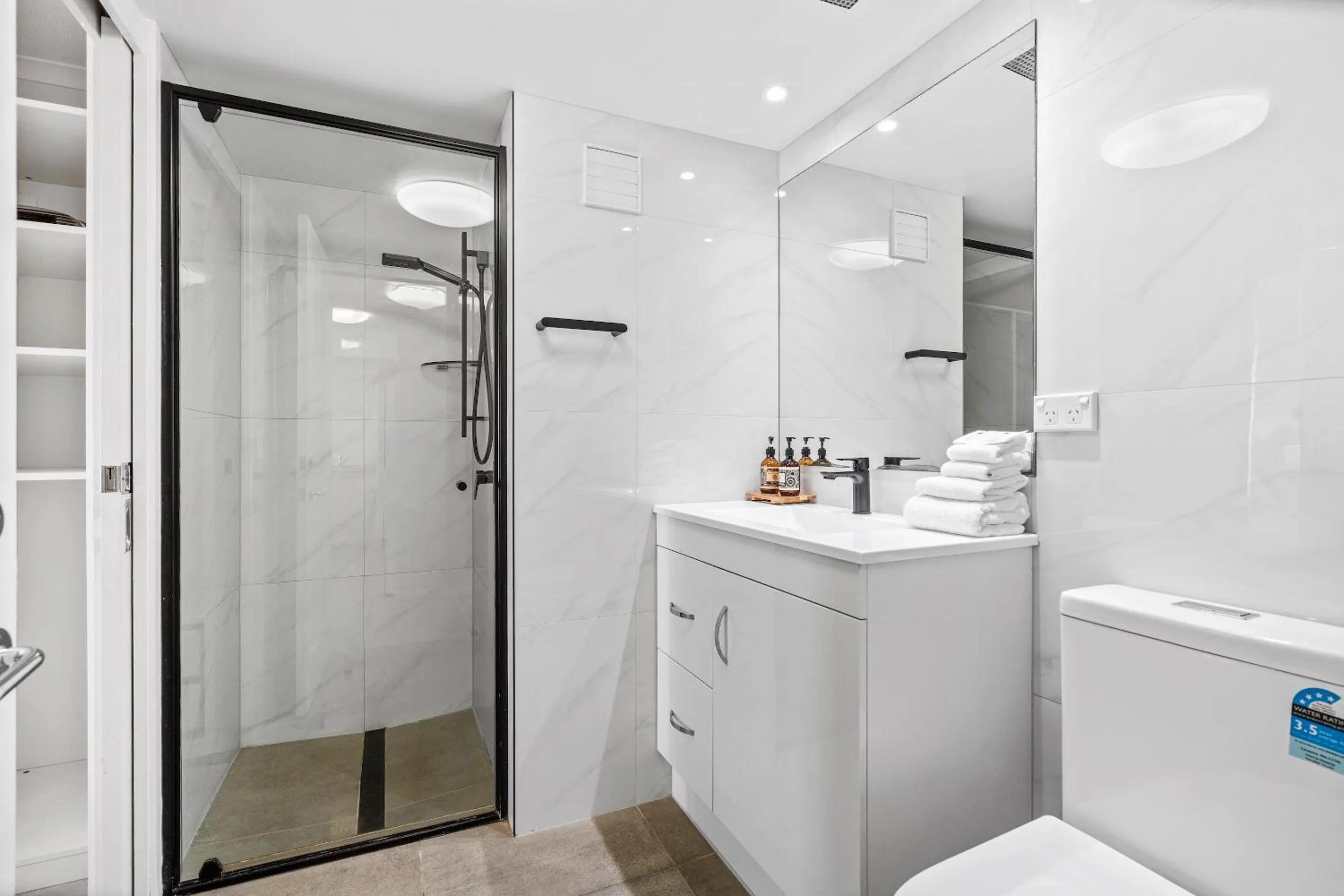 Toilet in Emerald Sands Holiday Apartments