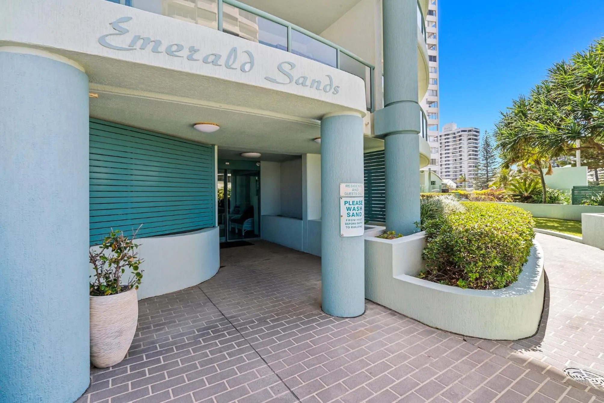 Facade/entrance in Emerald Sands Holiday Apartments
