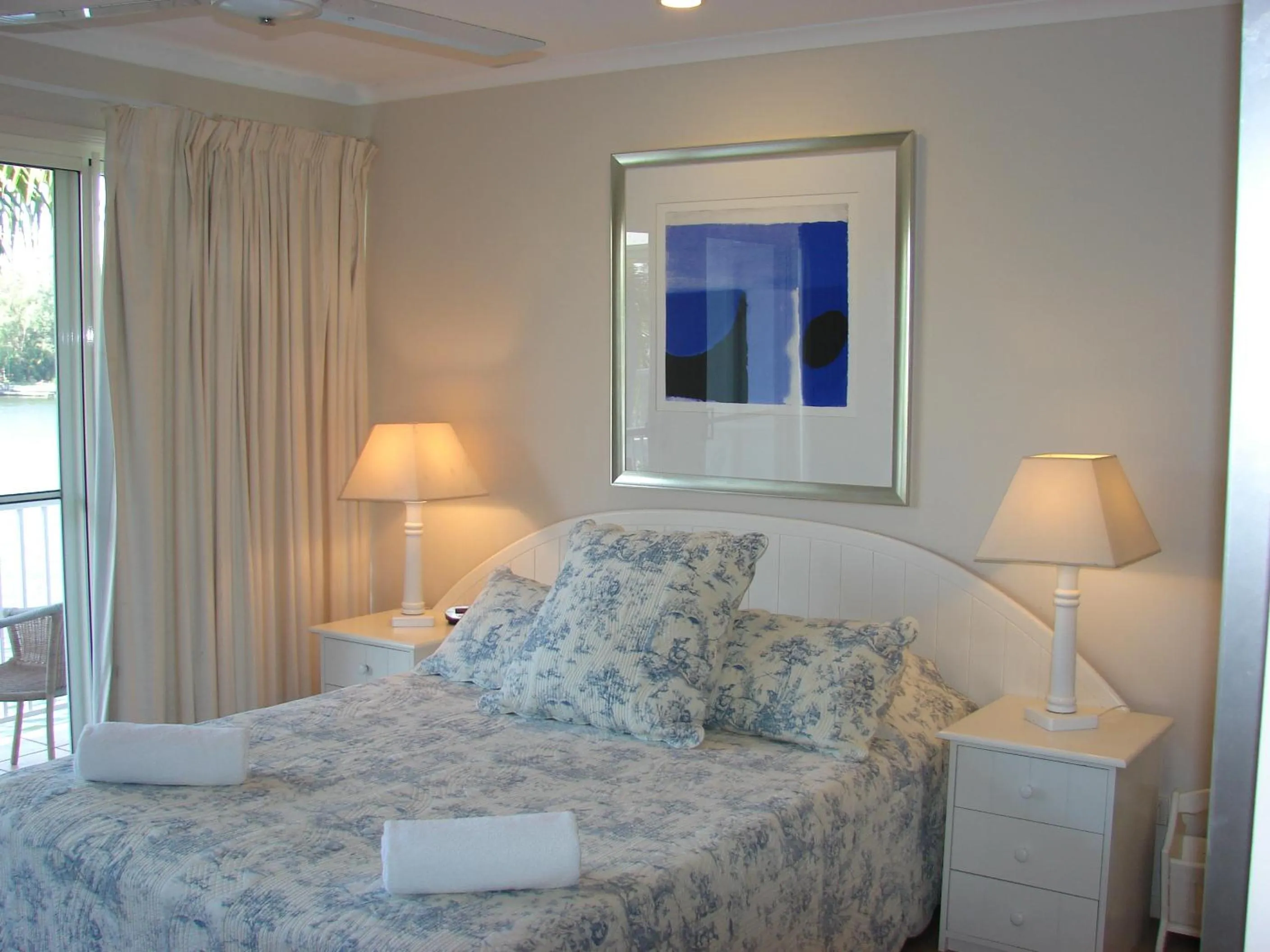 Bed in Portside Noosa Waters