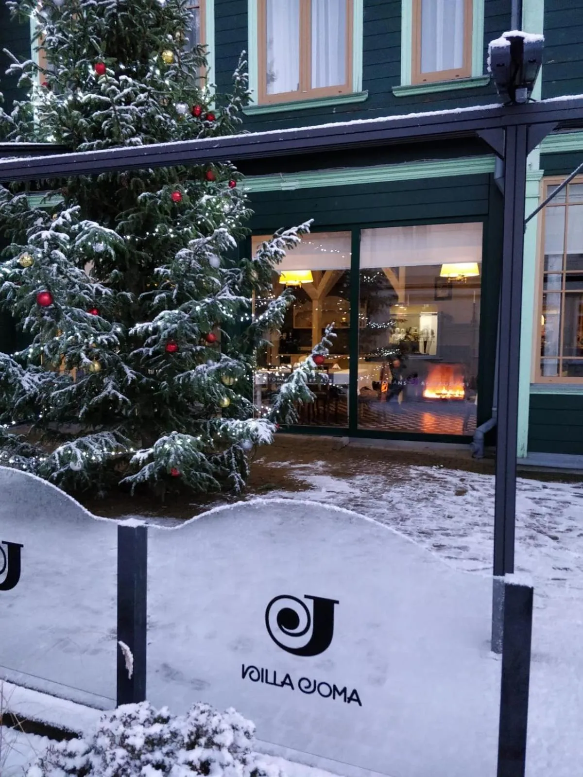 Restaurant/places to eat in Villa Joma