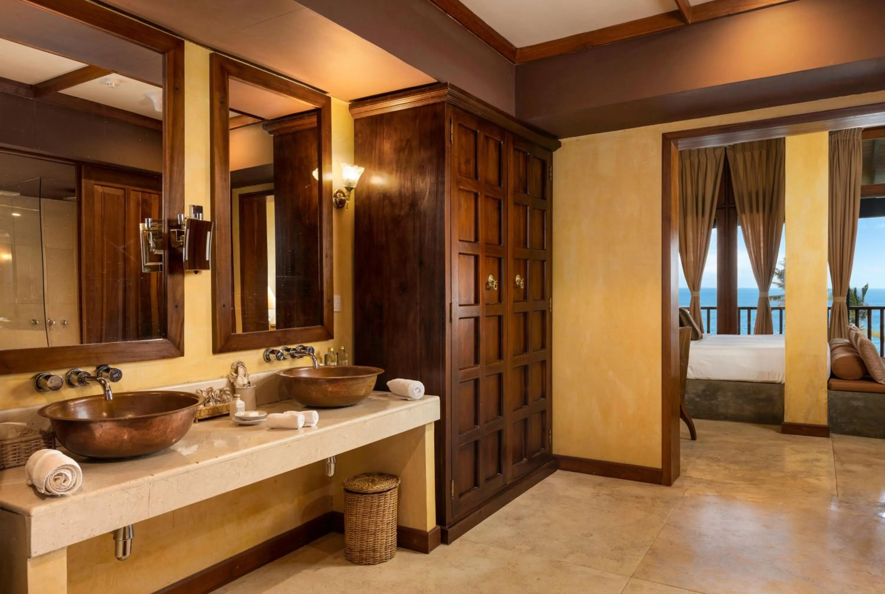 Bathroom, Bed in Jetwing Lighthouse, A Luxury Reserve