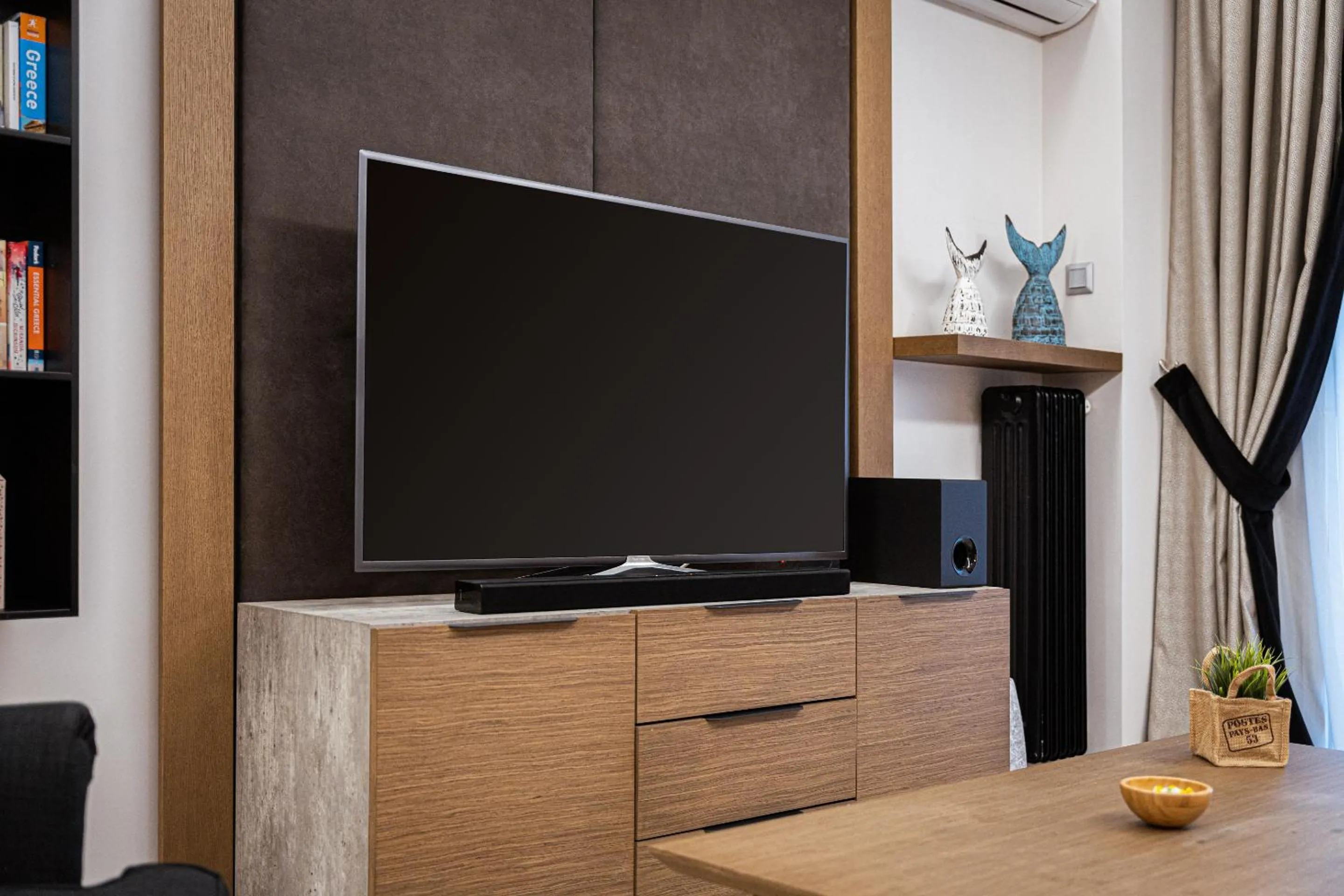 TV and multimedia in Acropolis Elegant Apartment
