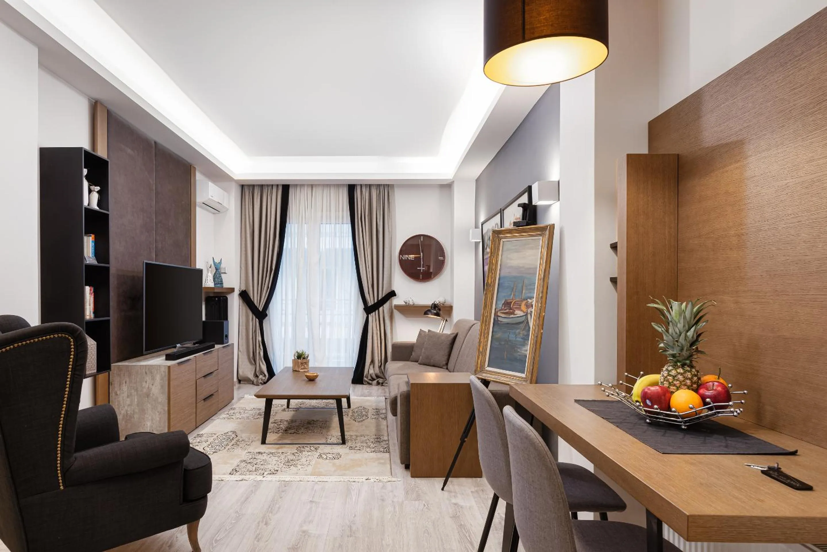 Communal lounge/ TV room in Acropolis Elegant Apartment