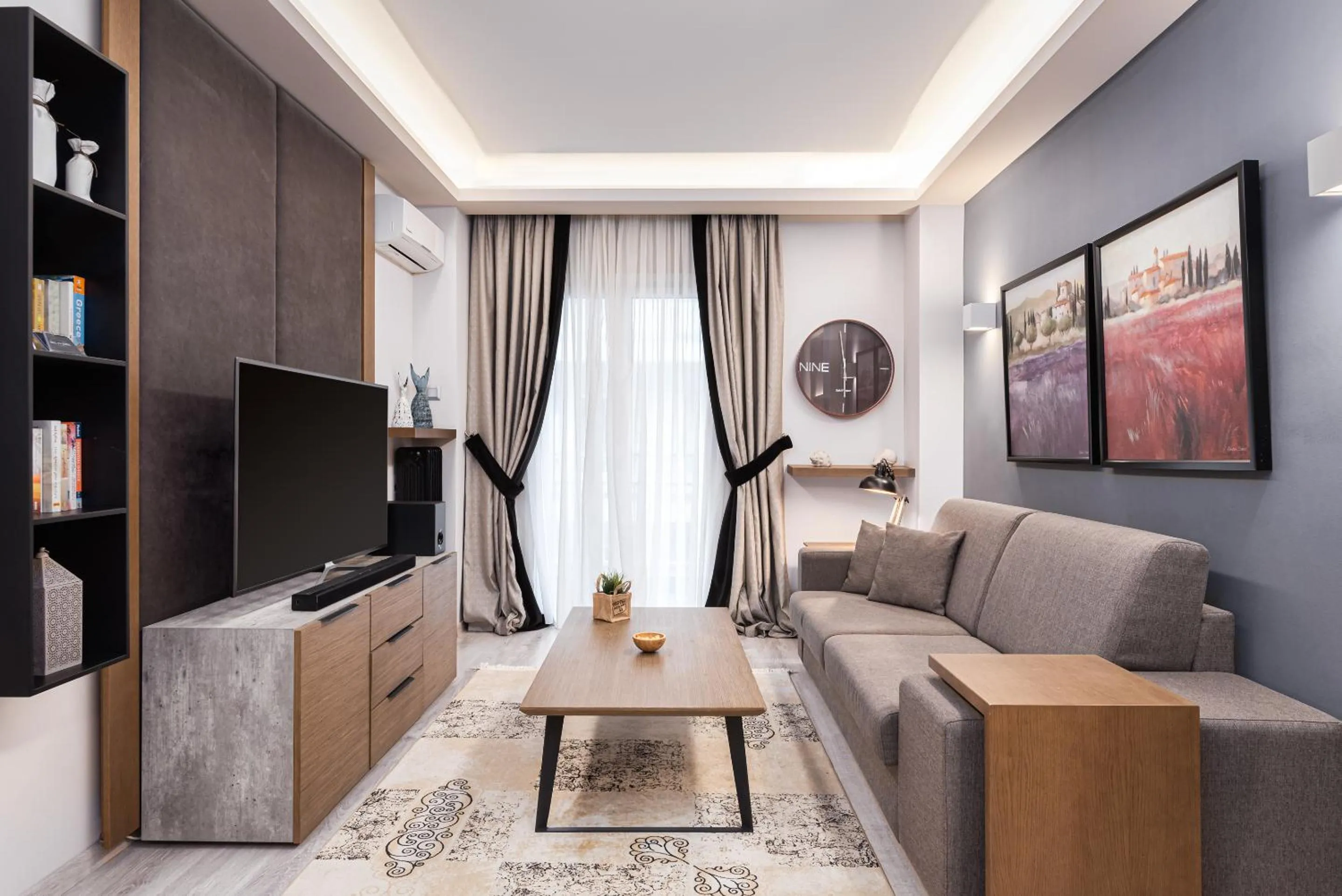 Communal lounge/ TV room in Acropolis Elegant Apartment