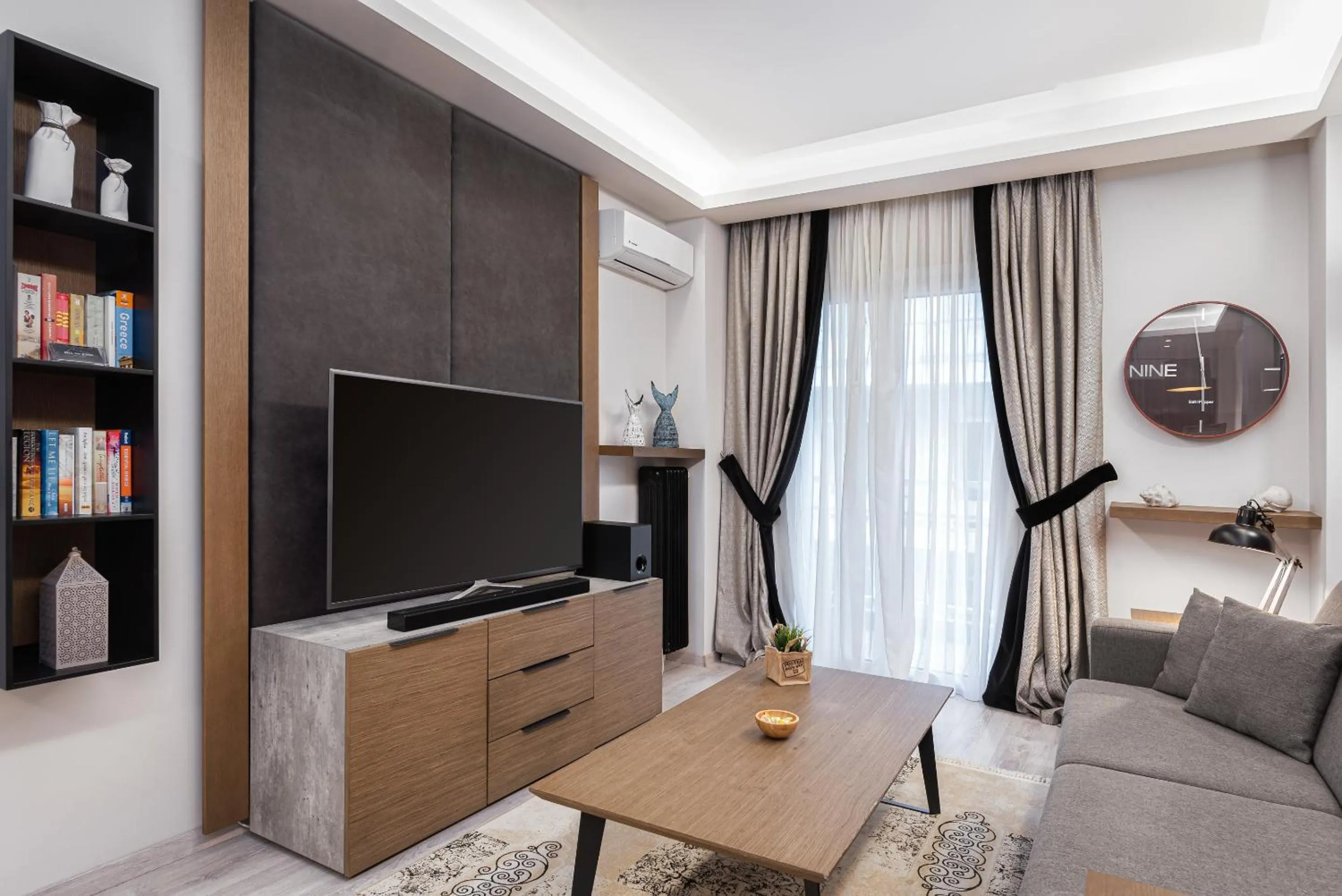 Communal lounge/ TV room in Acropolis Elegant Apartment