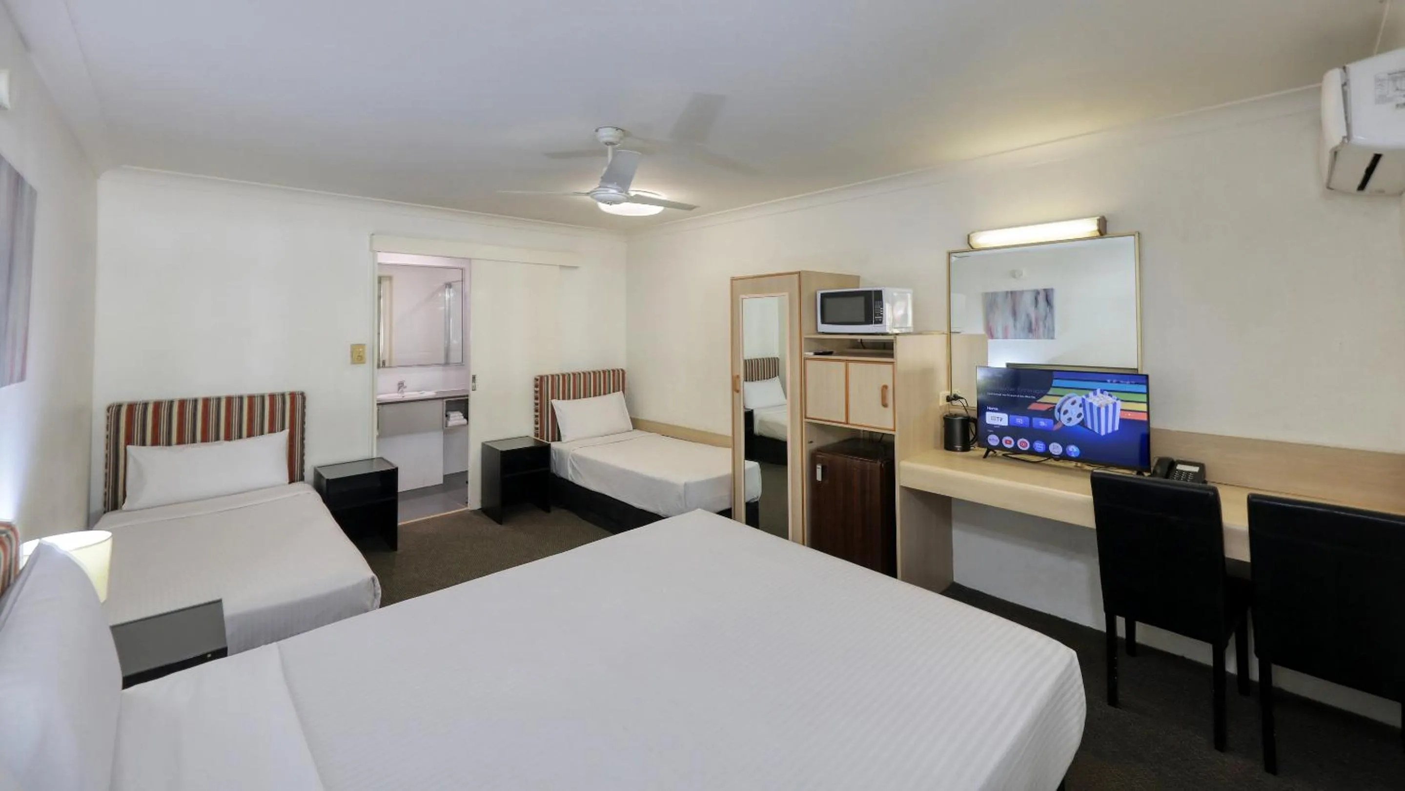 air conditioner, Bed in Best Western Cattle City Motor Inn