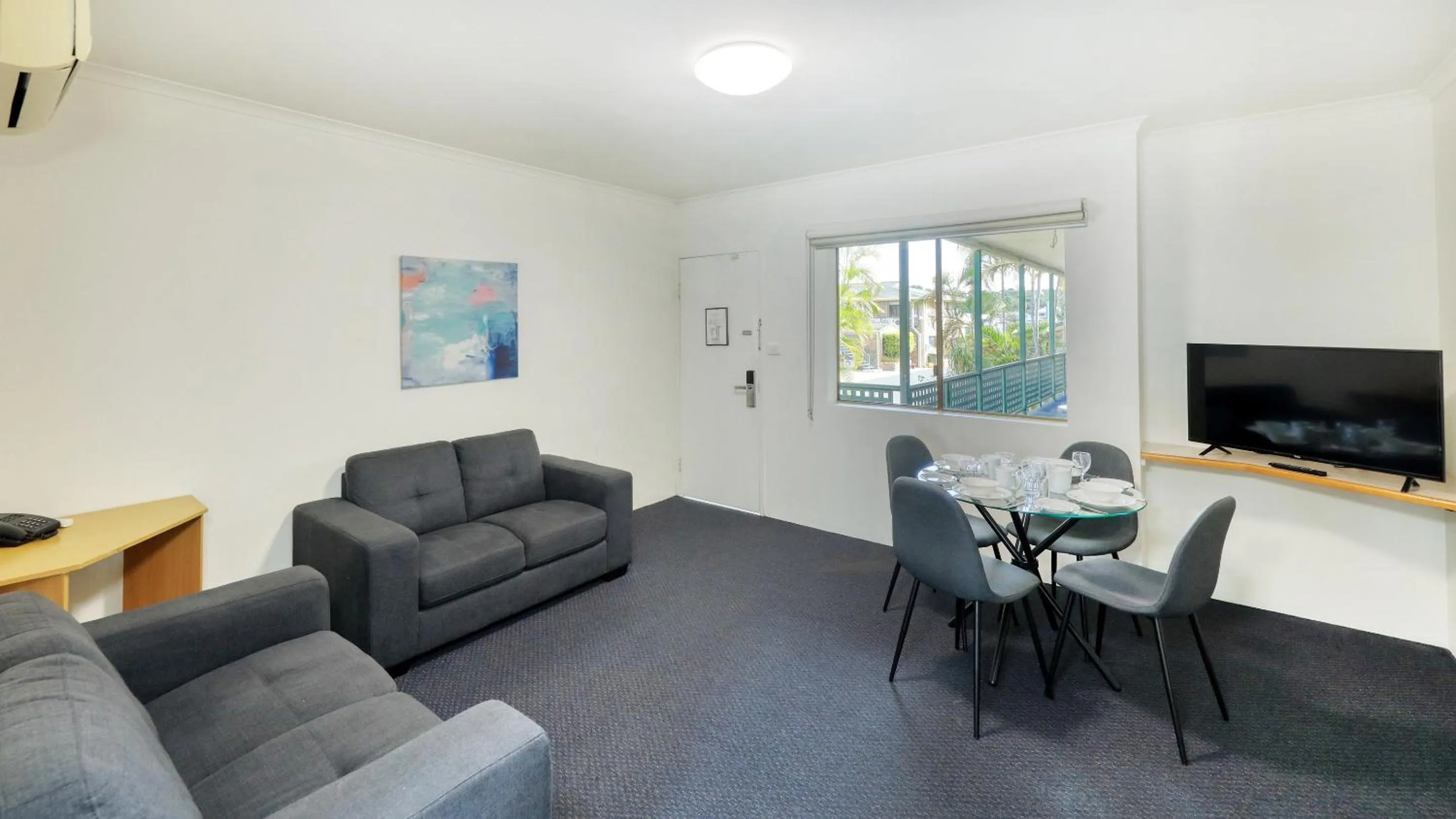 TV and multimedia in Best Western Cattle City Motor Inn