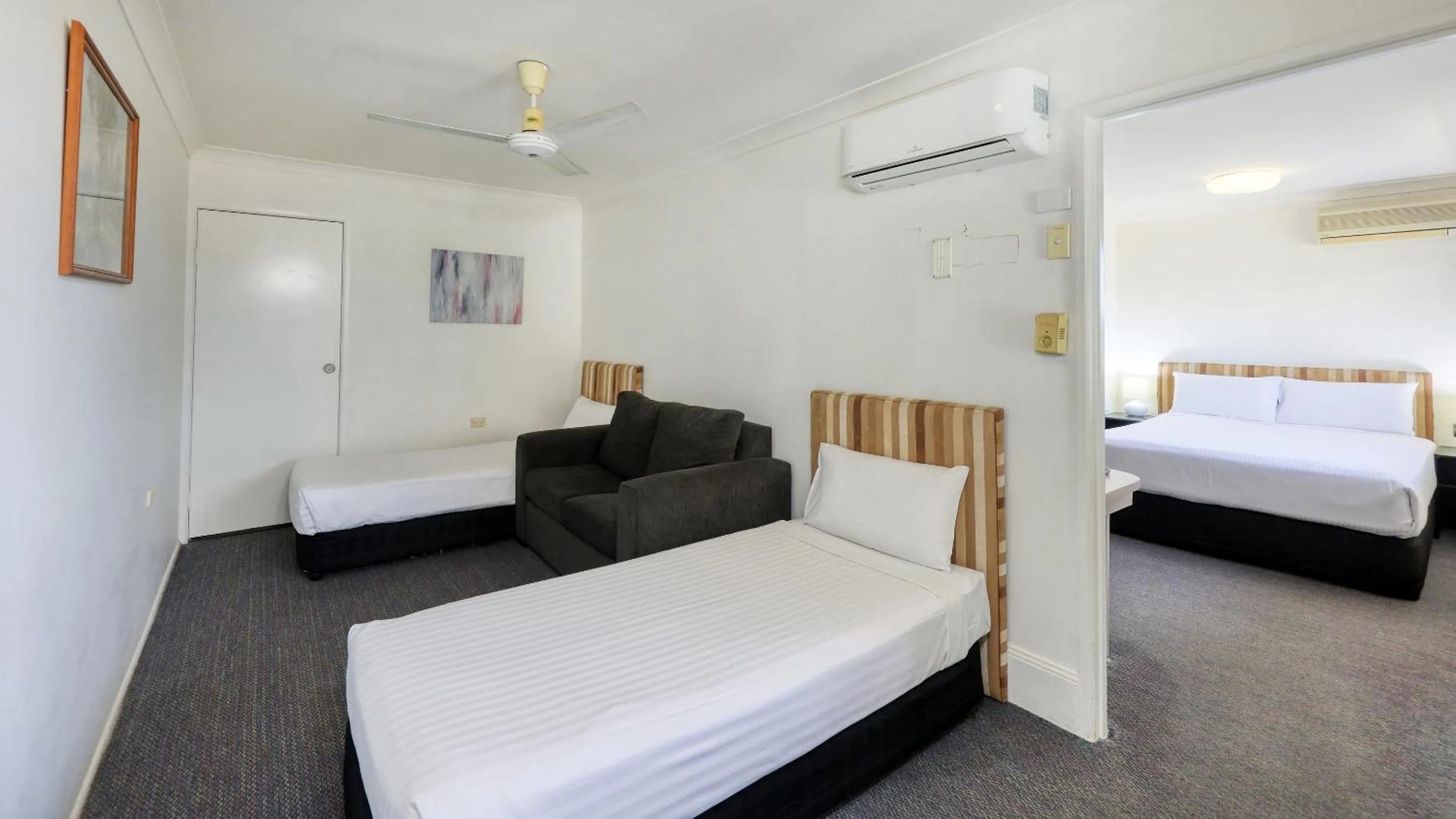 air conditioner, Bed in Best Western Cattle City Motor Inn