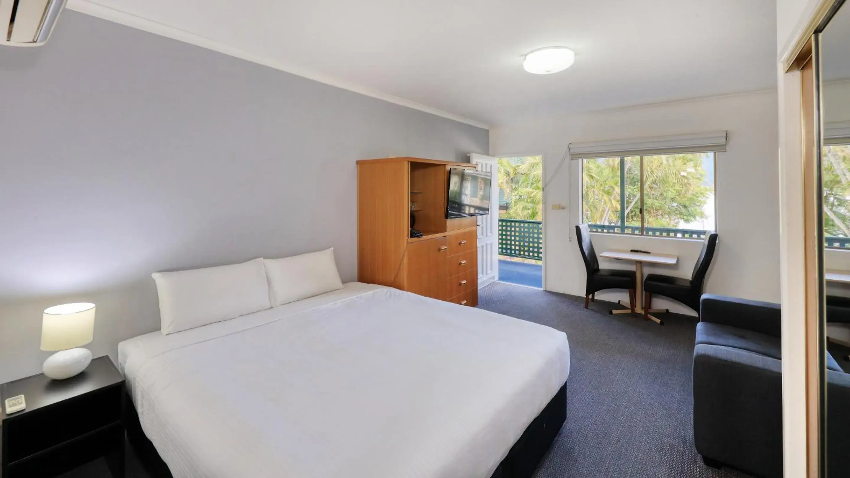 Bed in Best Western Cattle City Motor Inn Bed in Best Western Cattle City Motor Inn