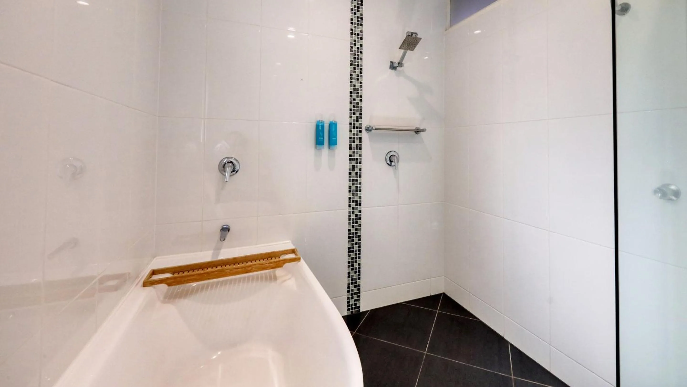 Bath in Best Western Cattle City Motor Inn