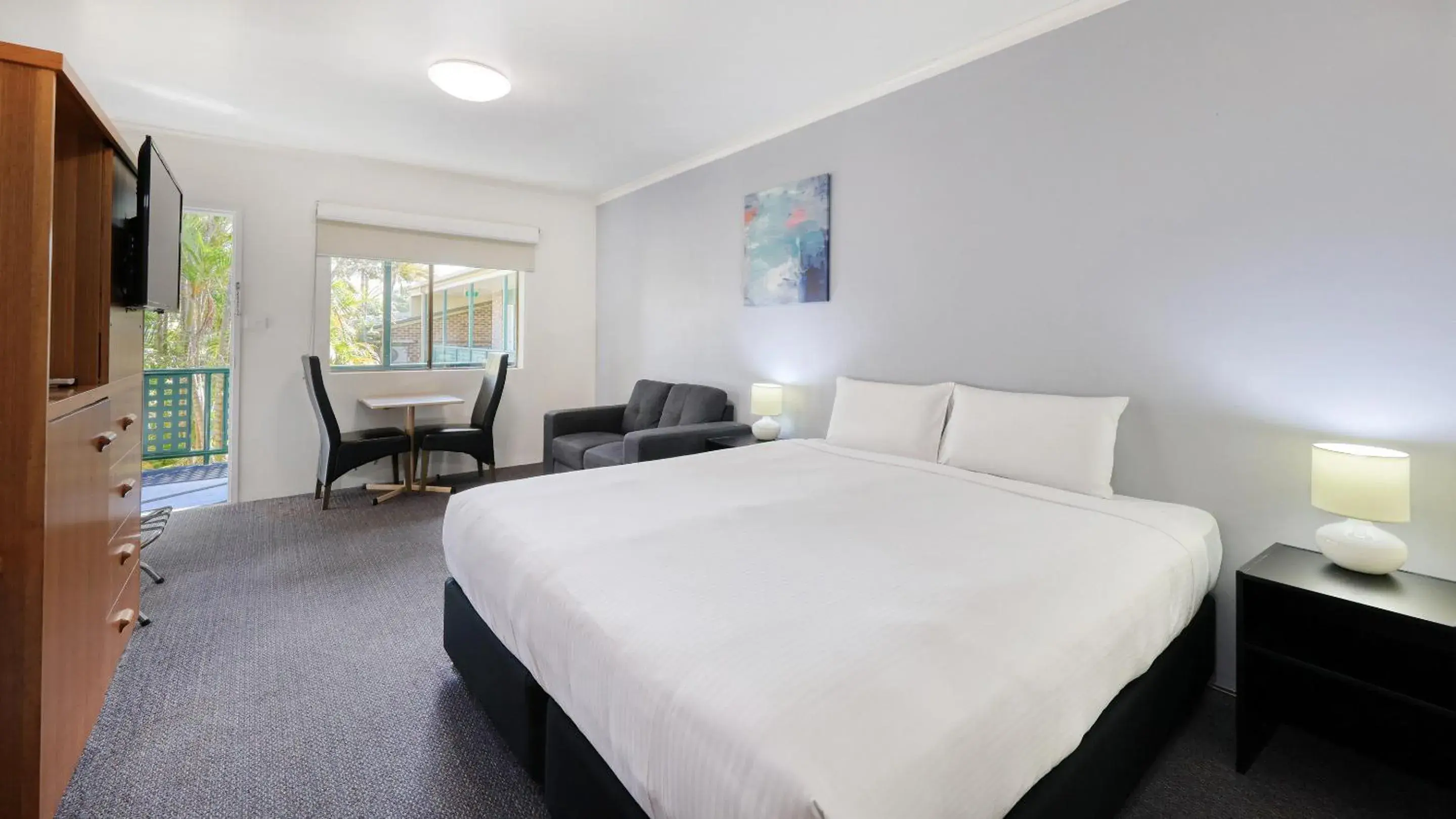 Seating area, Bed in Best Western Cattle City Motor Inn Seating area, Bed in Best Western Cattle City Motor Inn