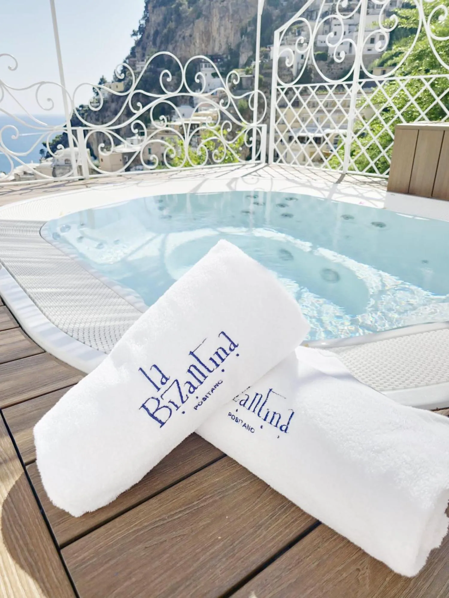 Hot Tub in La Bizantina Luxury Villa