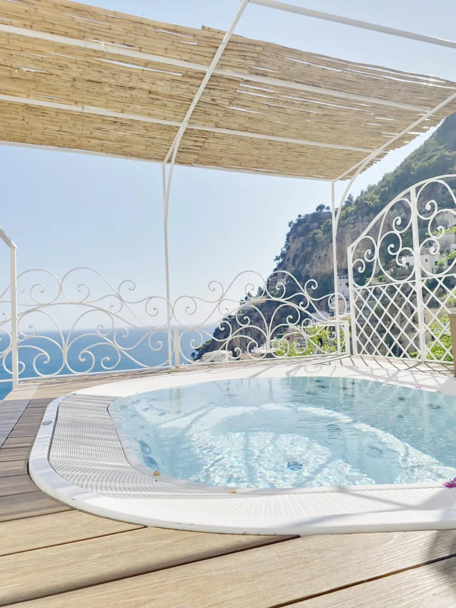 Hot Tub in La Bizantina Luxury Villa